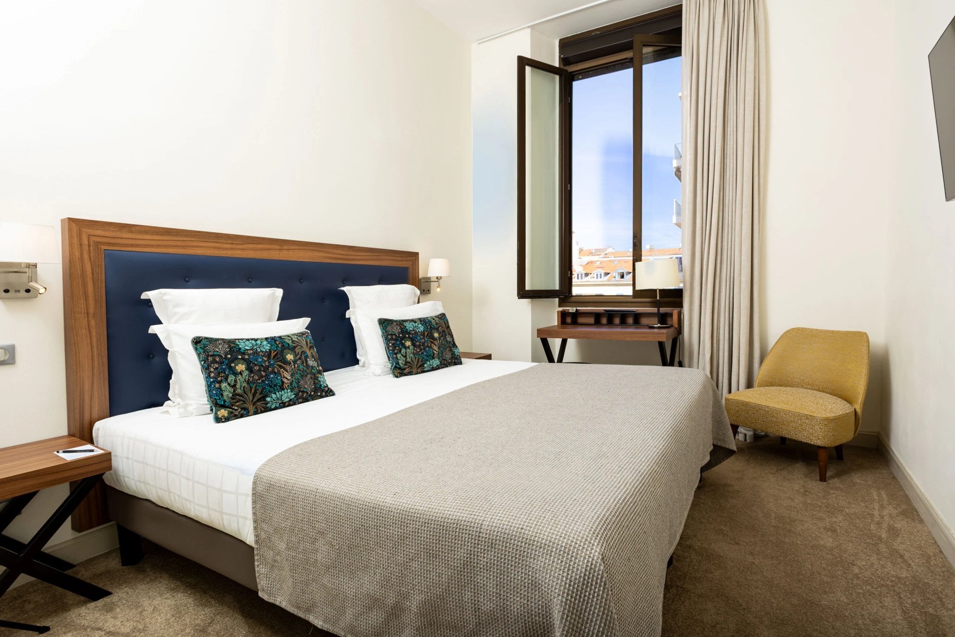 b65bb428-4111-49de-8229-e17da8e21eb8