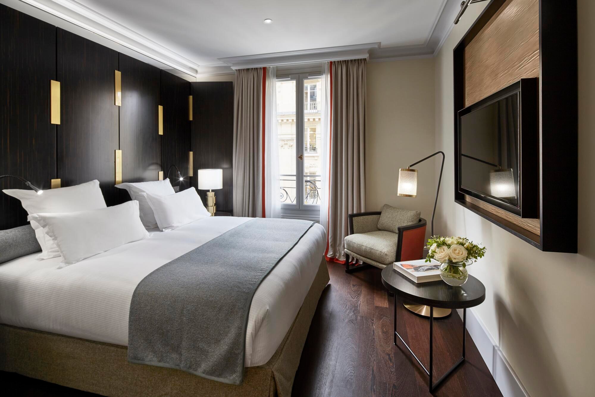 Hotel detail. Спальня в отеле 5 звезд. Отель в Париже 5 звезд. Отель 5 звезд Париж номера.