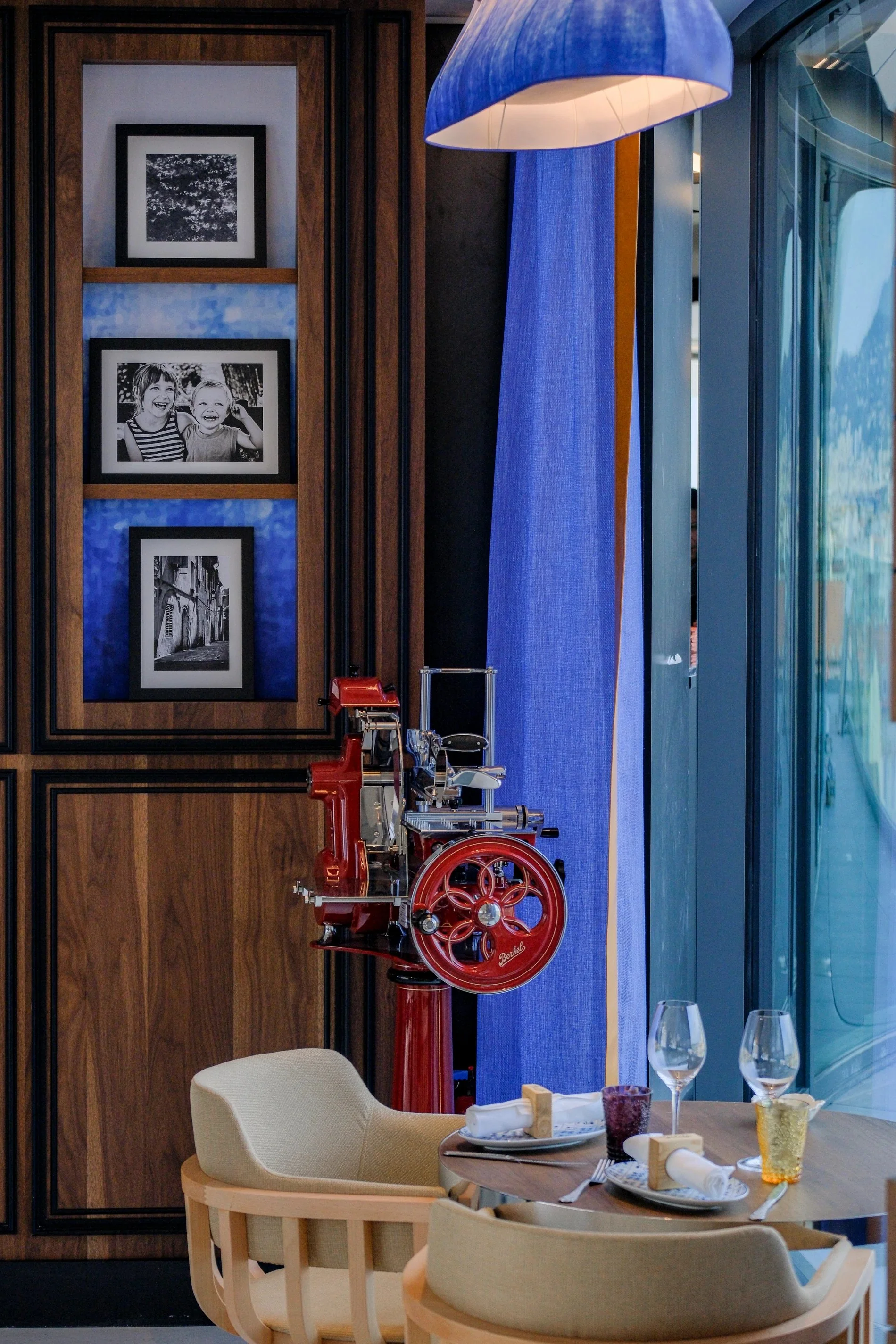 Royal blue restaurant: set tables and comfortable armchairs at Taulissa Bar.