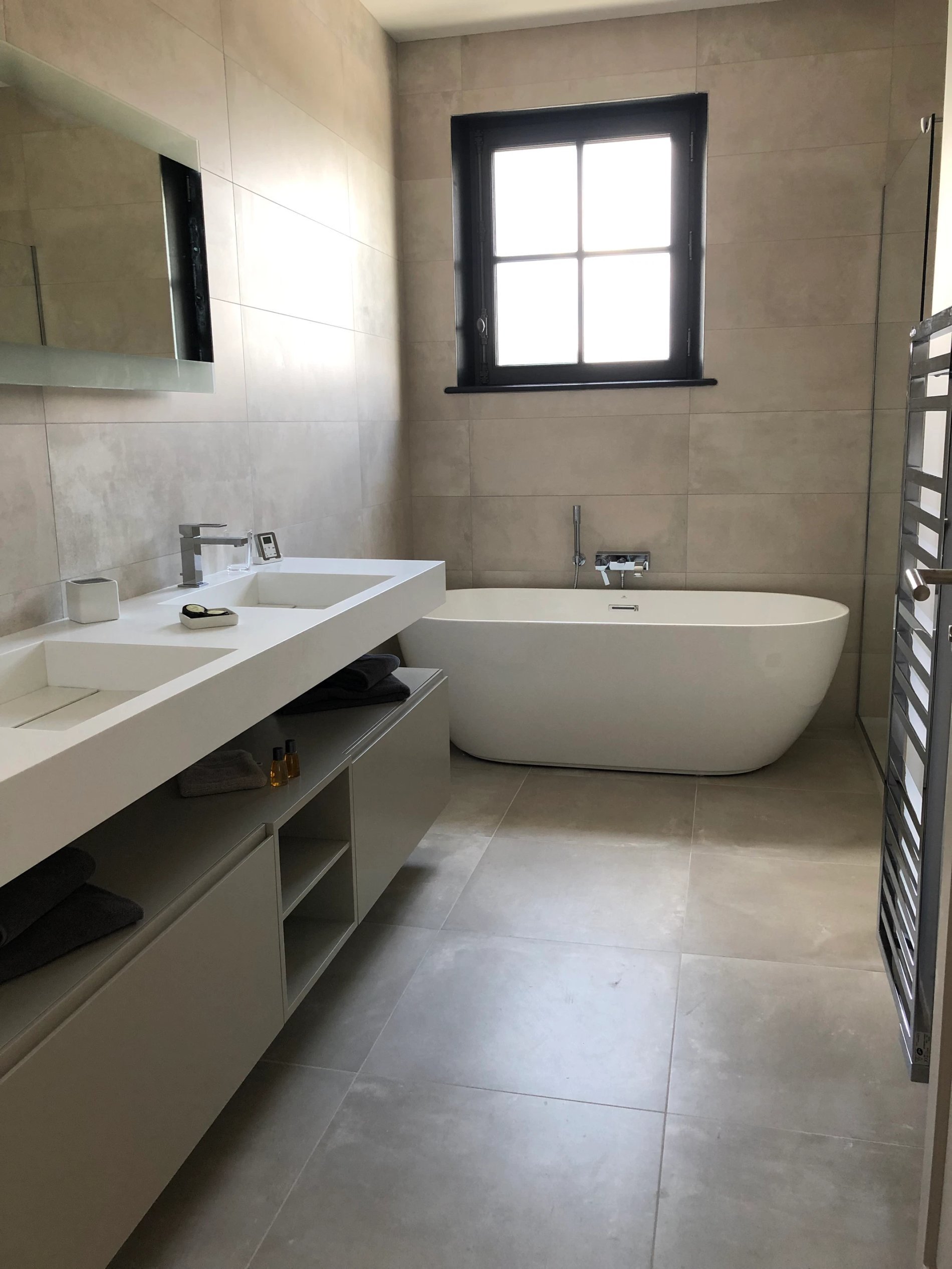 Salle de bain moderne à La Maison du Château Soutard-Cadet à Saint-Émilion