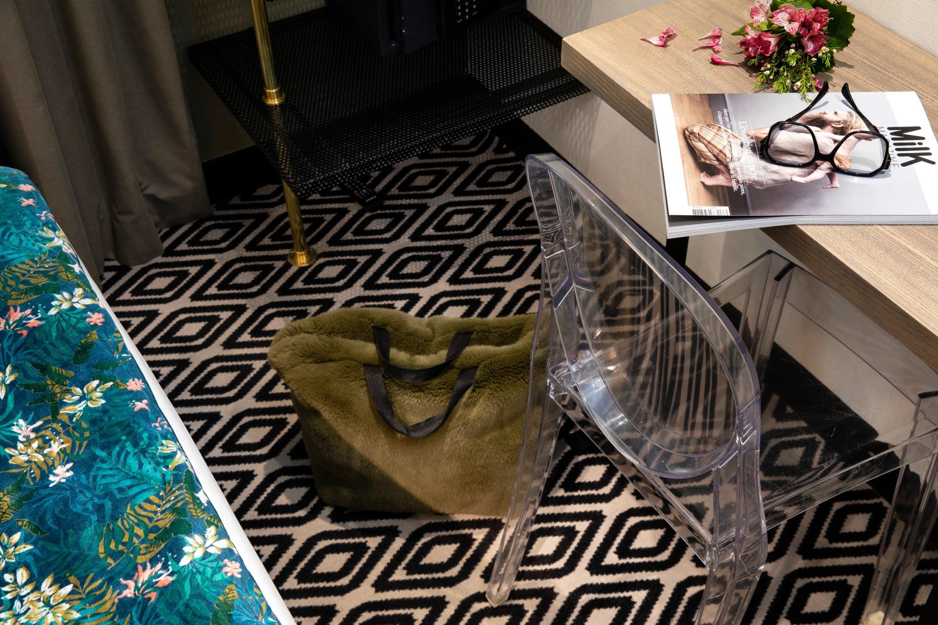 Hotel Maxim Quartier Latin Classic Room Desk