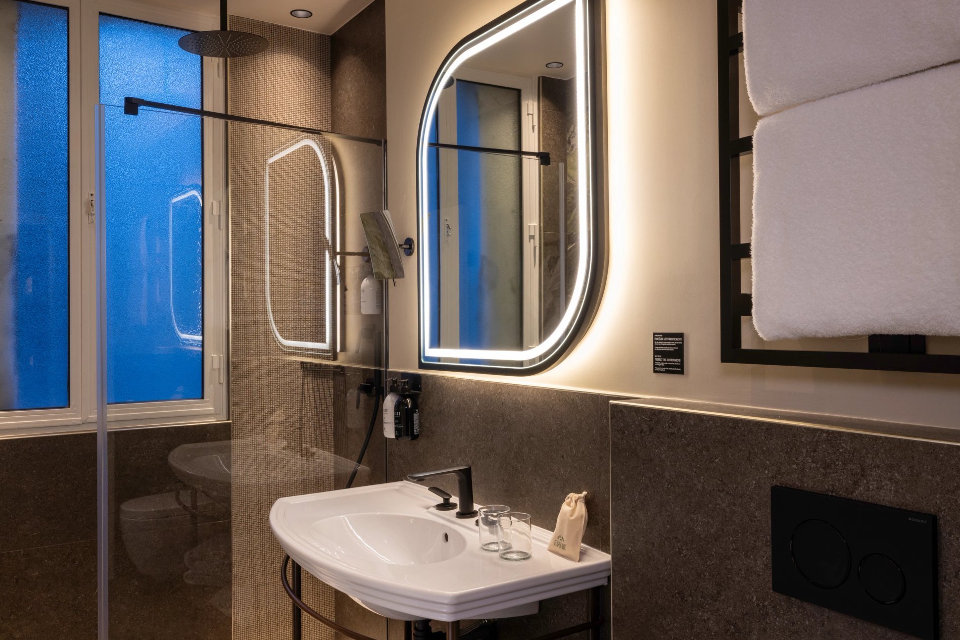 Hotel L'Ormaie Deluxe Room Bathroom