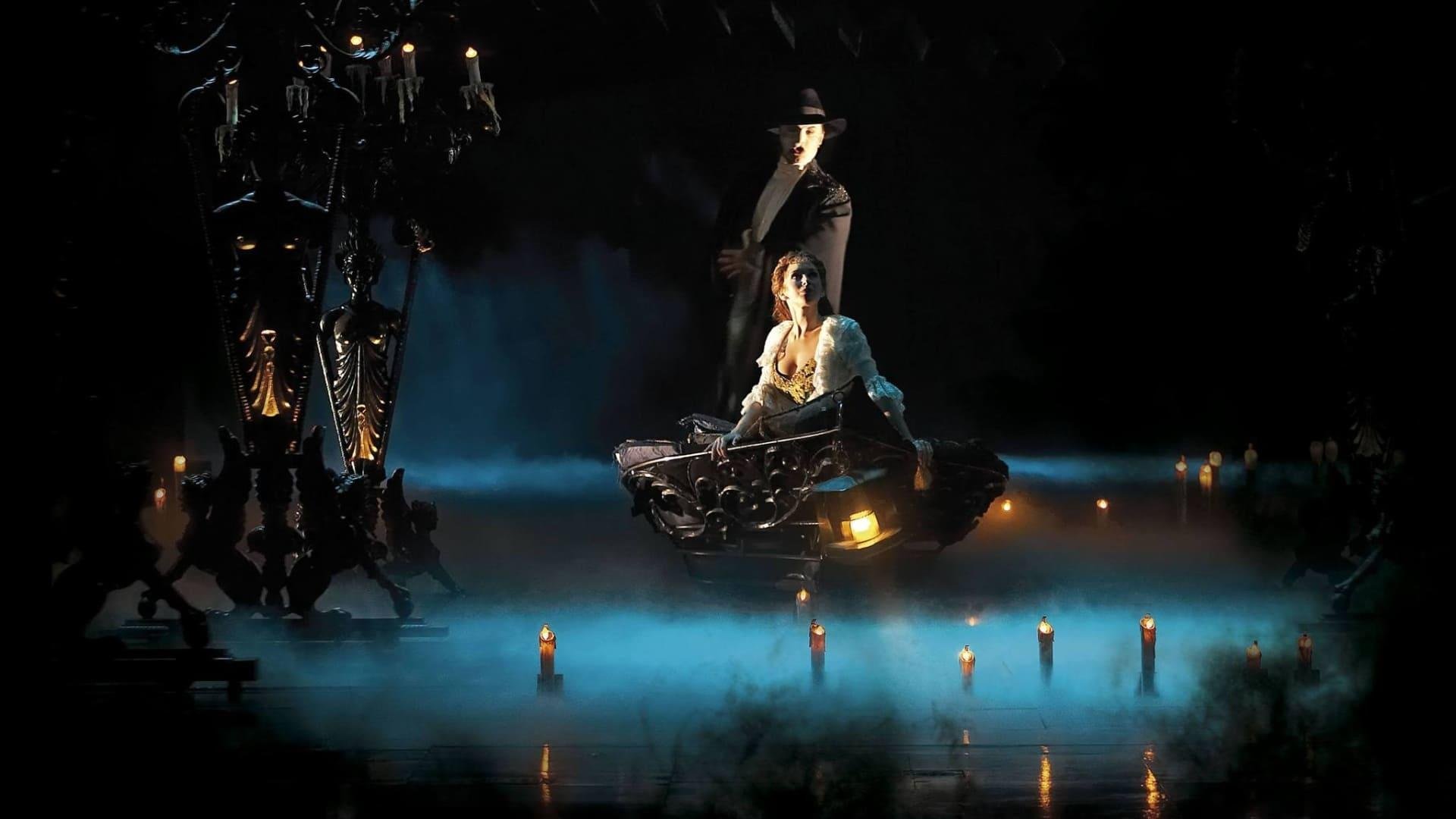 Le fantôme de l'Opéra, personnage du roman de Gaston Leroux, hante le lac souterrain de l'opéra Garnier, proche du Gramont