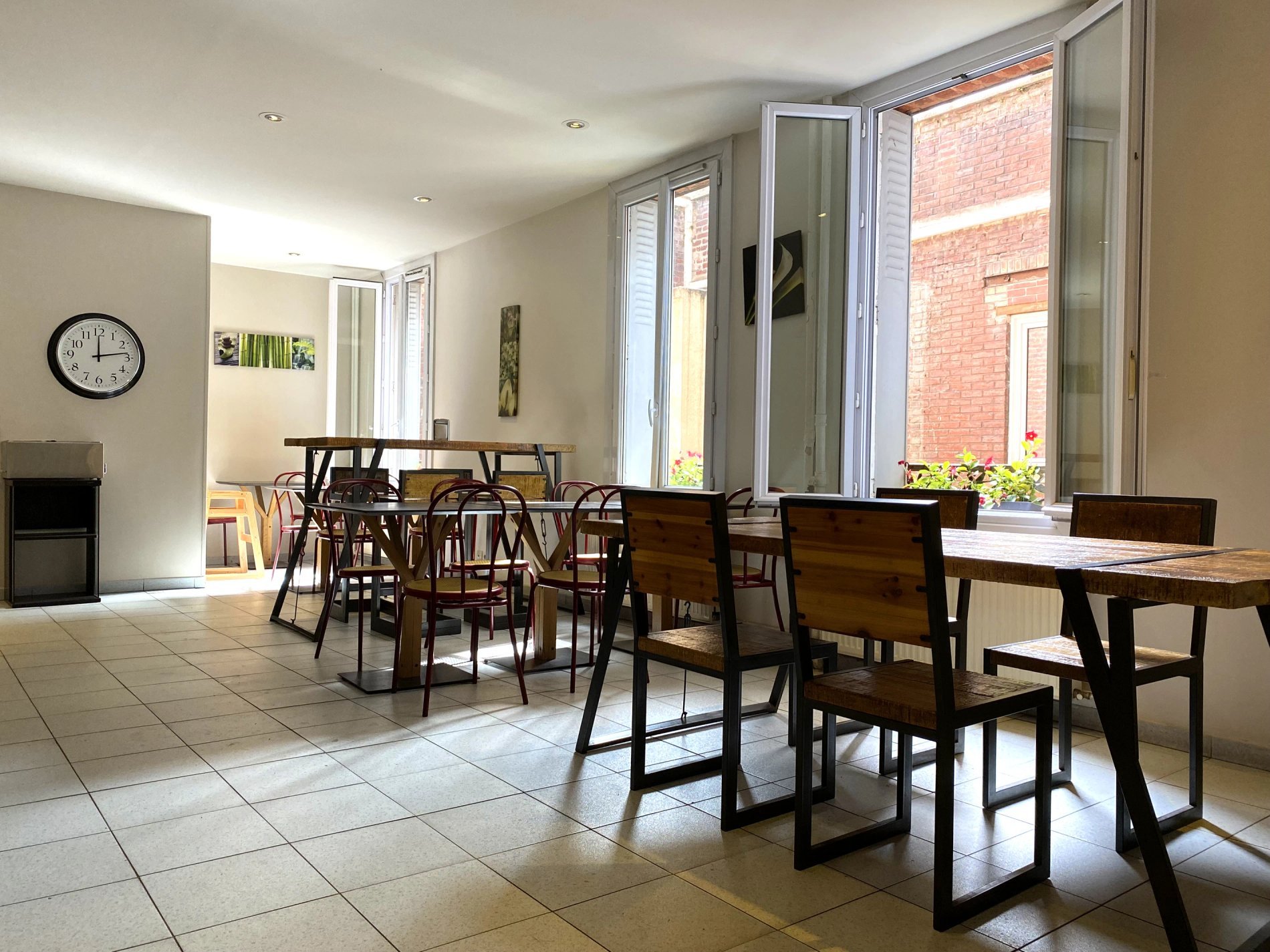 Salle à manger spacieuse au Timhotel Boulogne-Rives-de-Seine