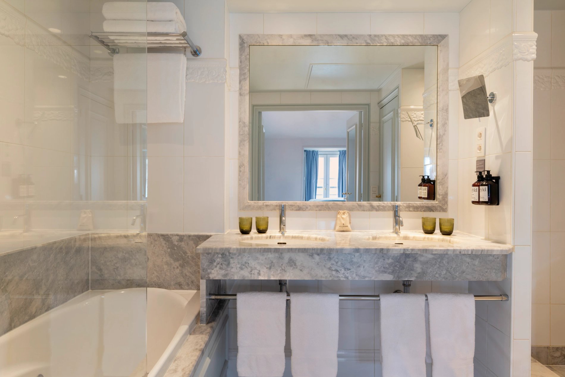 Hôtel Le Lavoisier Chambre Suite Salle de Bain Baignoire Double Vasque