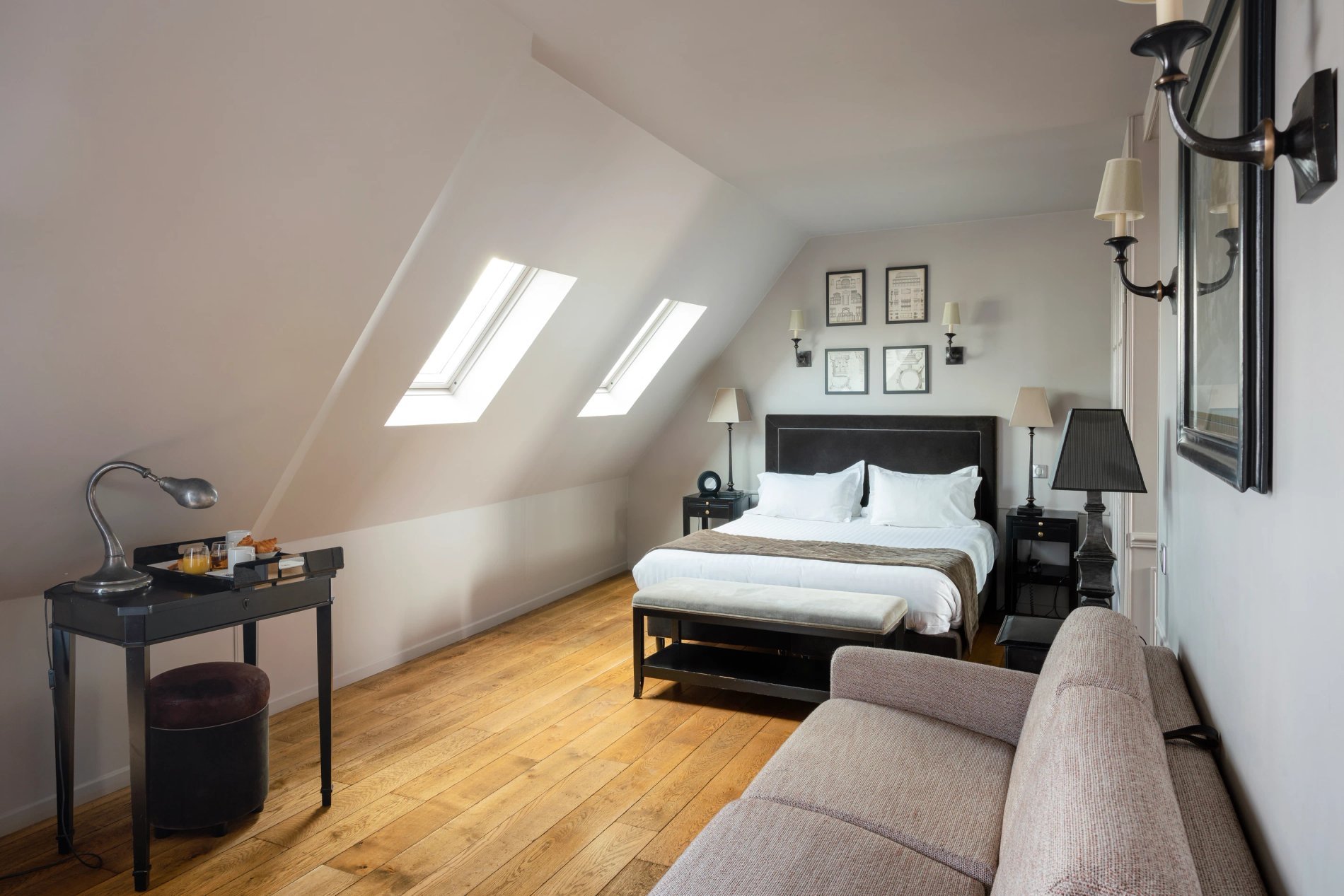 hotel saint louis pigalle - romantic hotel paris center