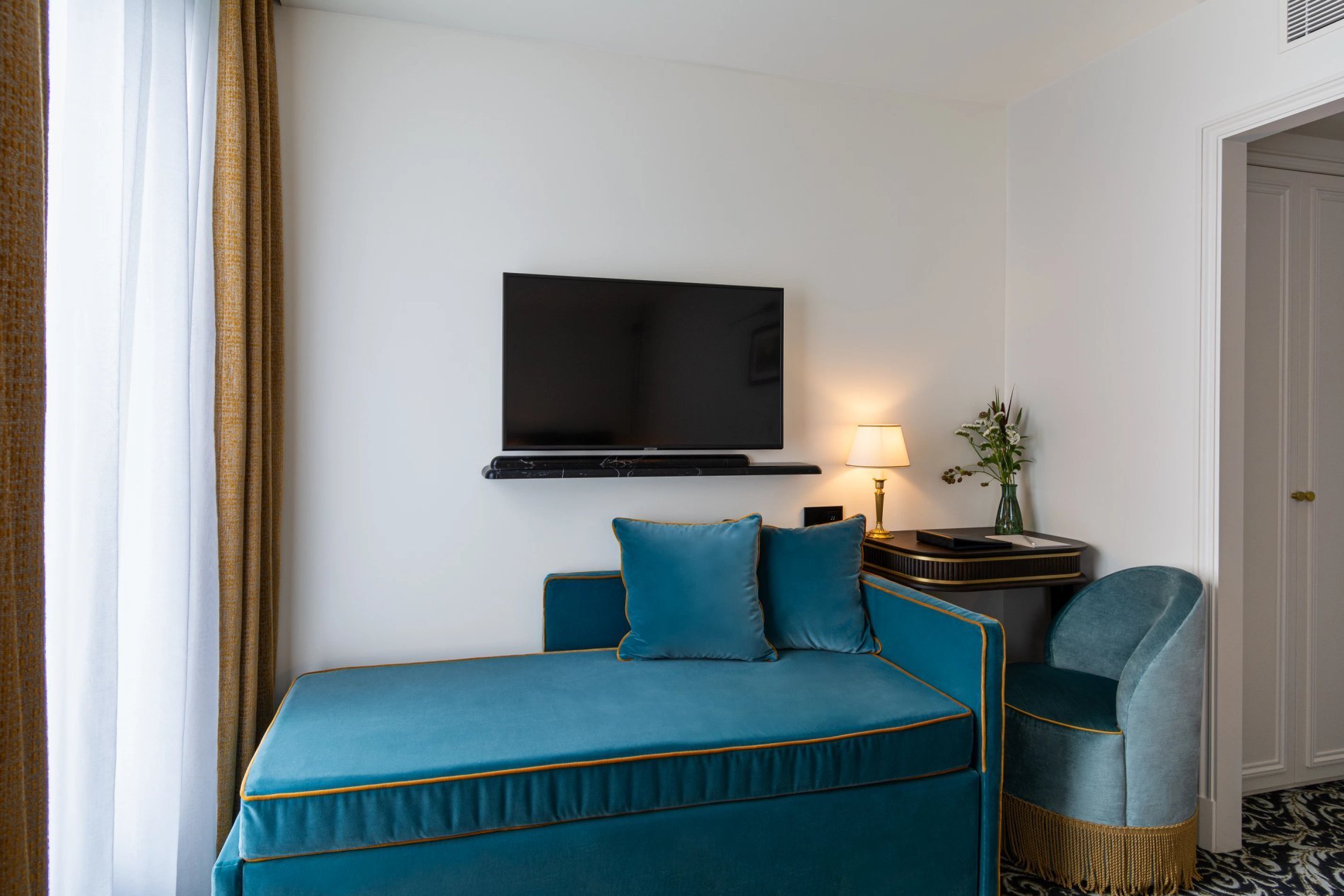 Hôtel & Spa Napoléon | Chambre Deluxe Bureau Banquette