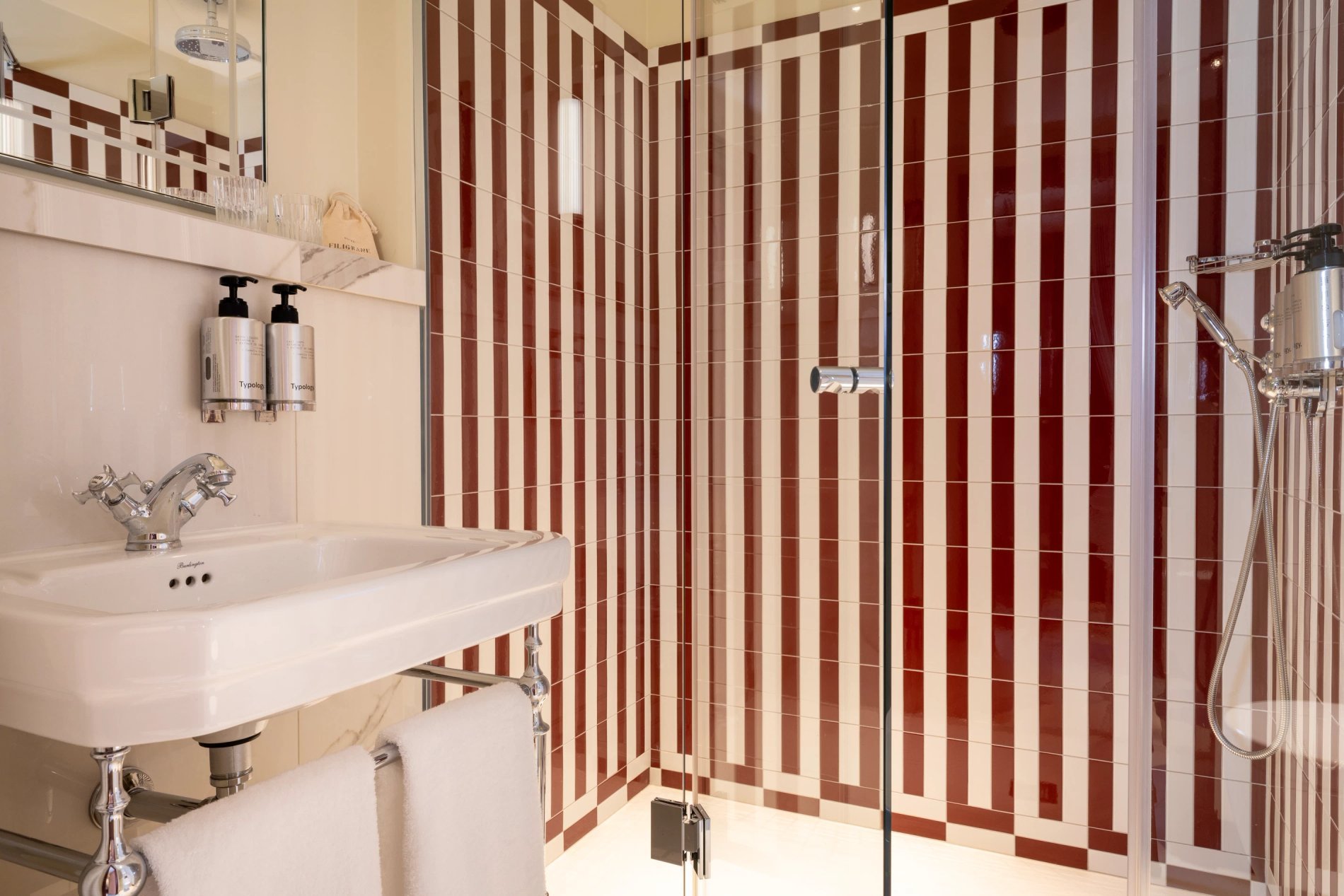 Hotel Filigrane | Superior Balcony Room Bathroom Shower