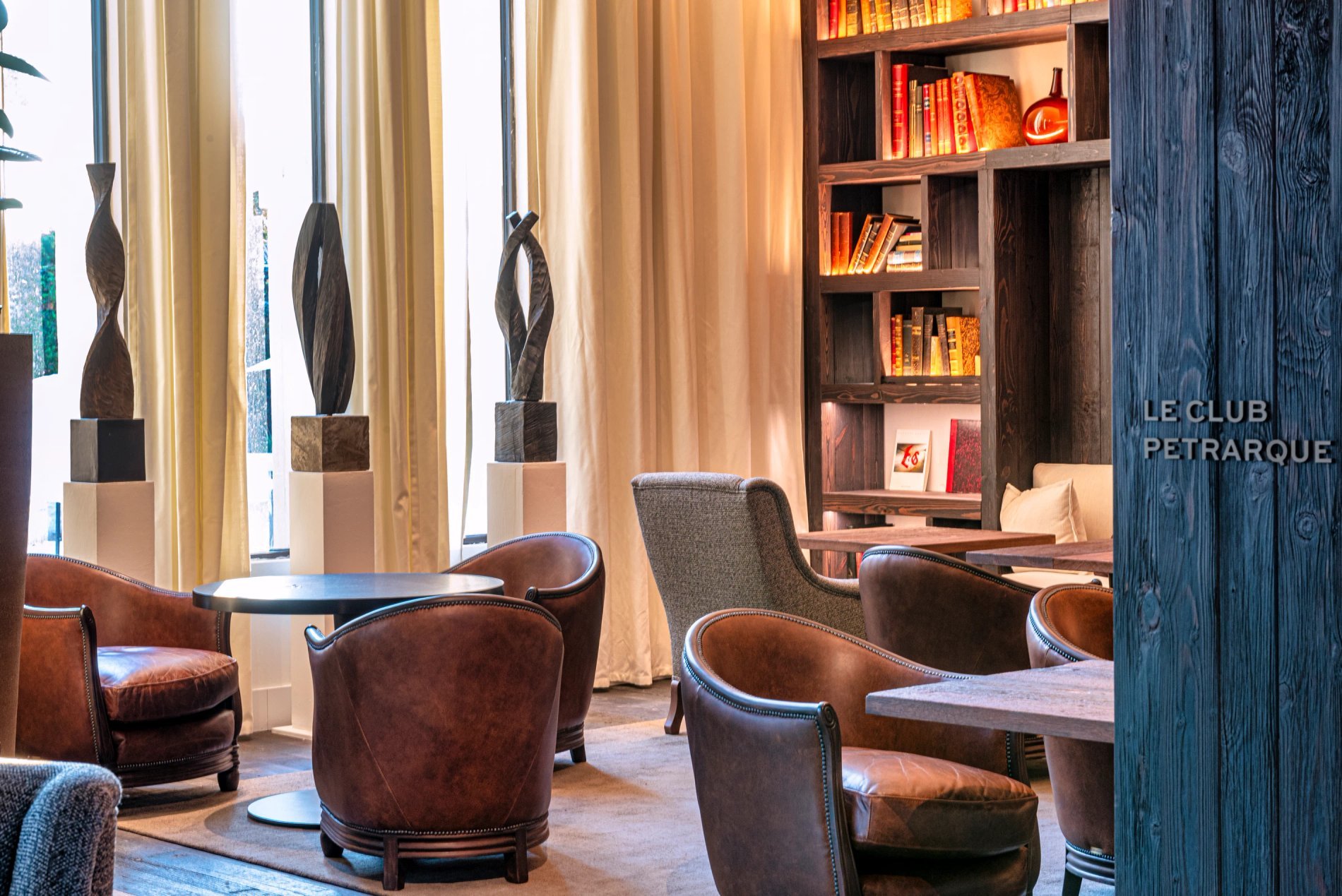 Salon du club Petrarque à L'Isle de Leos