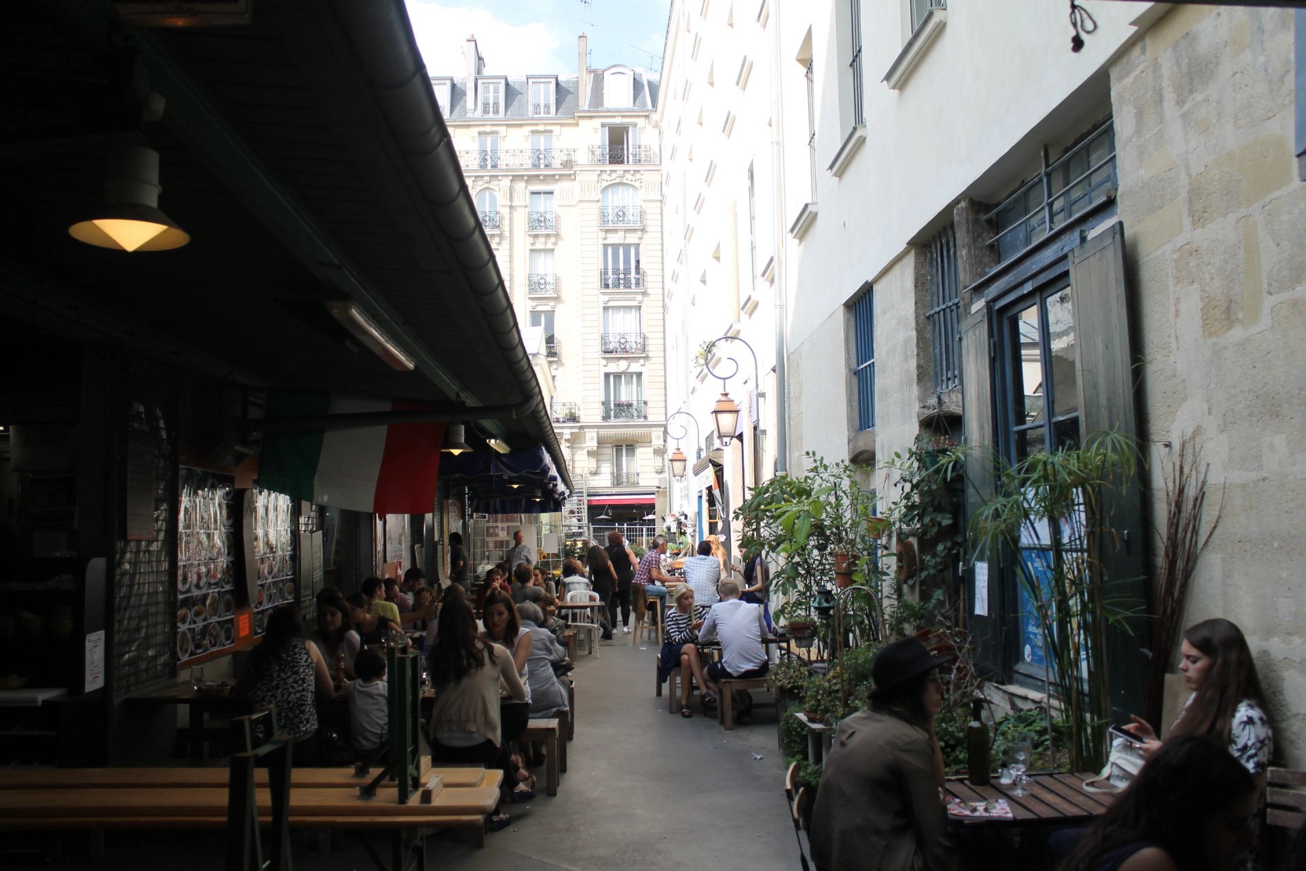 marche des enfants rouges 9 hotel republique paris