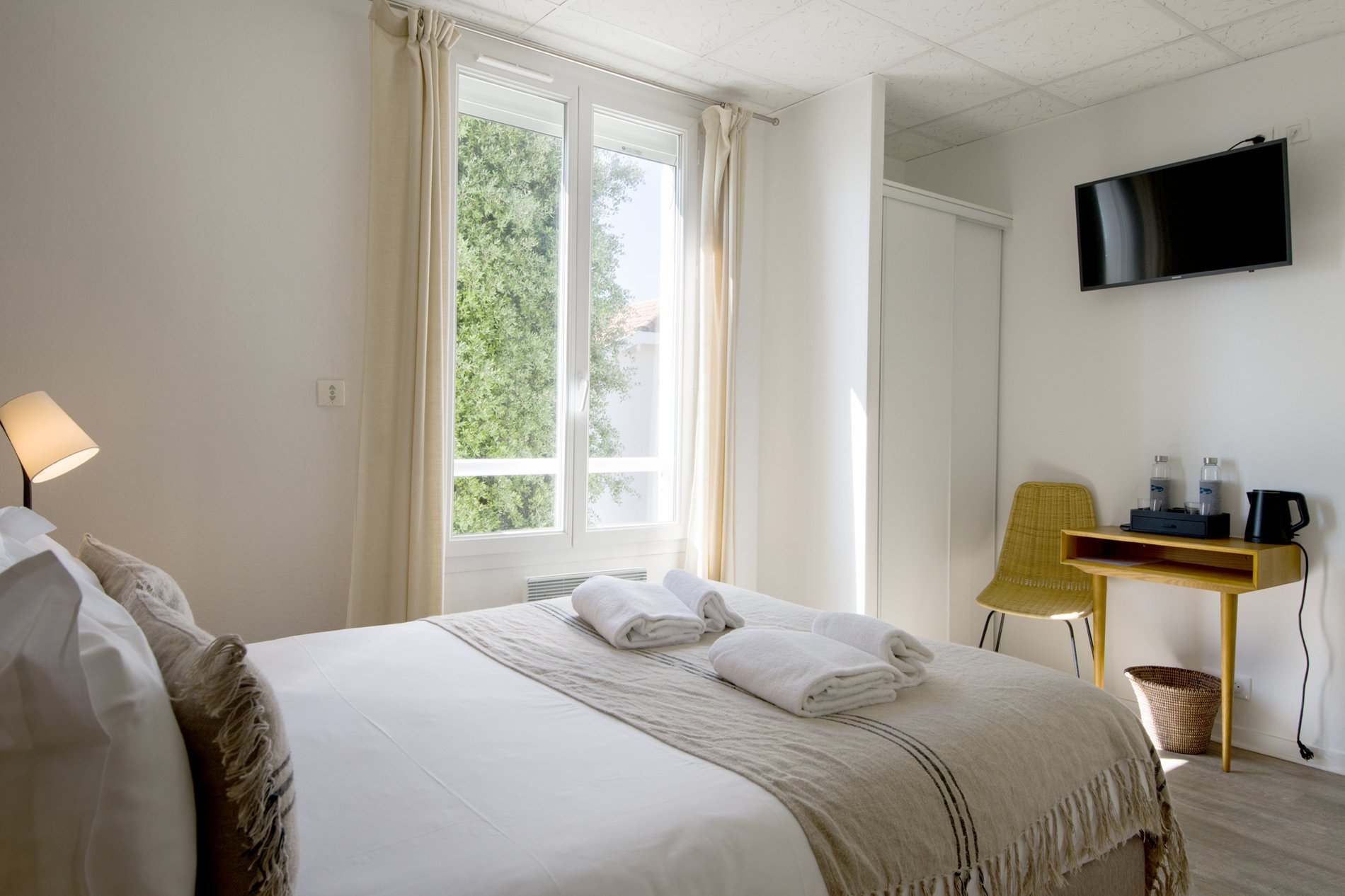 c0346e40-4dd3-4b16-85cc-9e047eeebae6