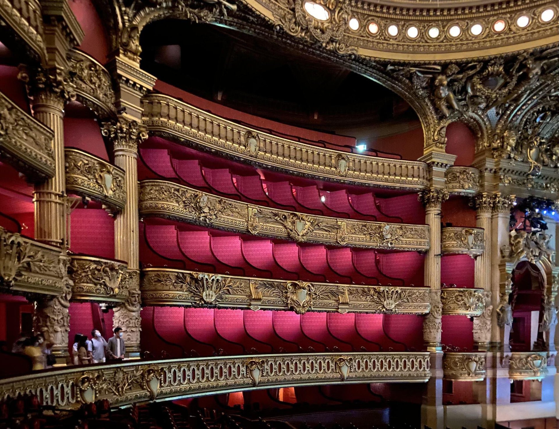 Les balcons de la salle de concert de l'Opéra Garnier à Paris