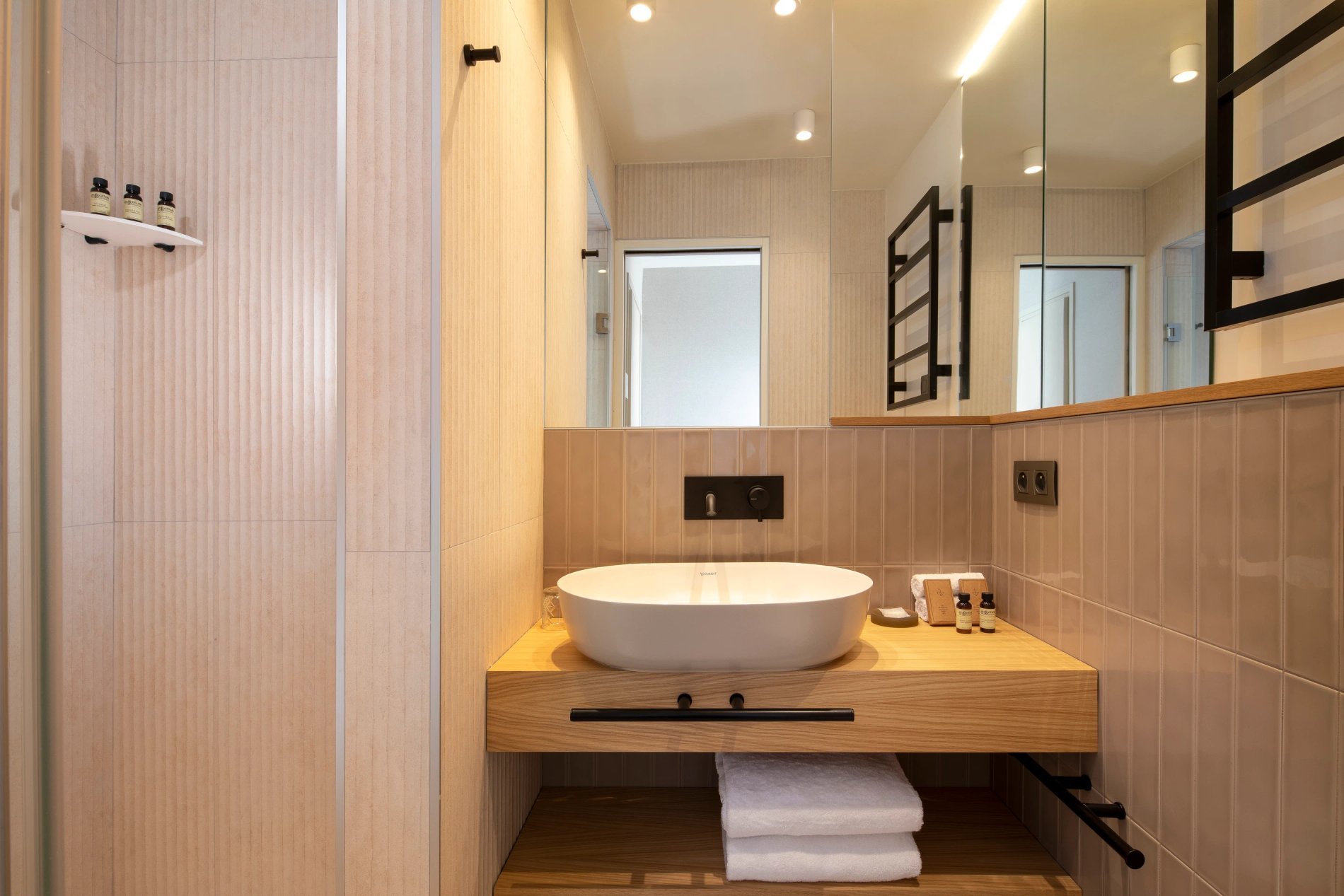 Hotel Beige Room Bathroom