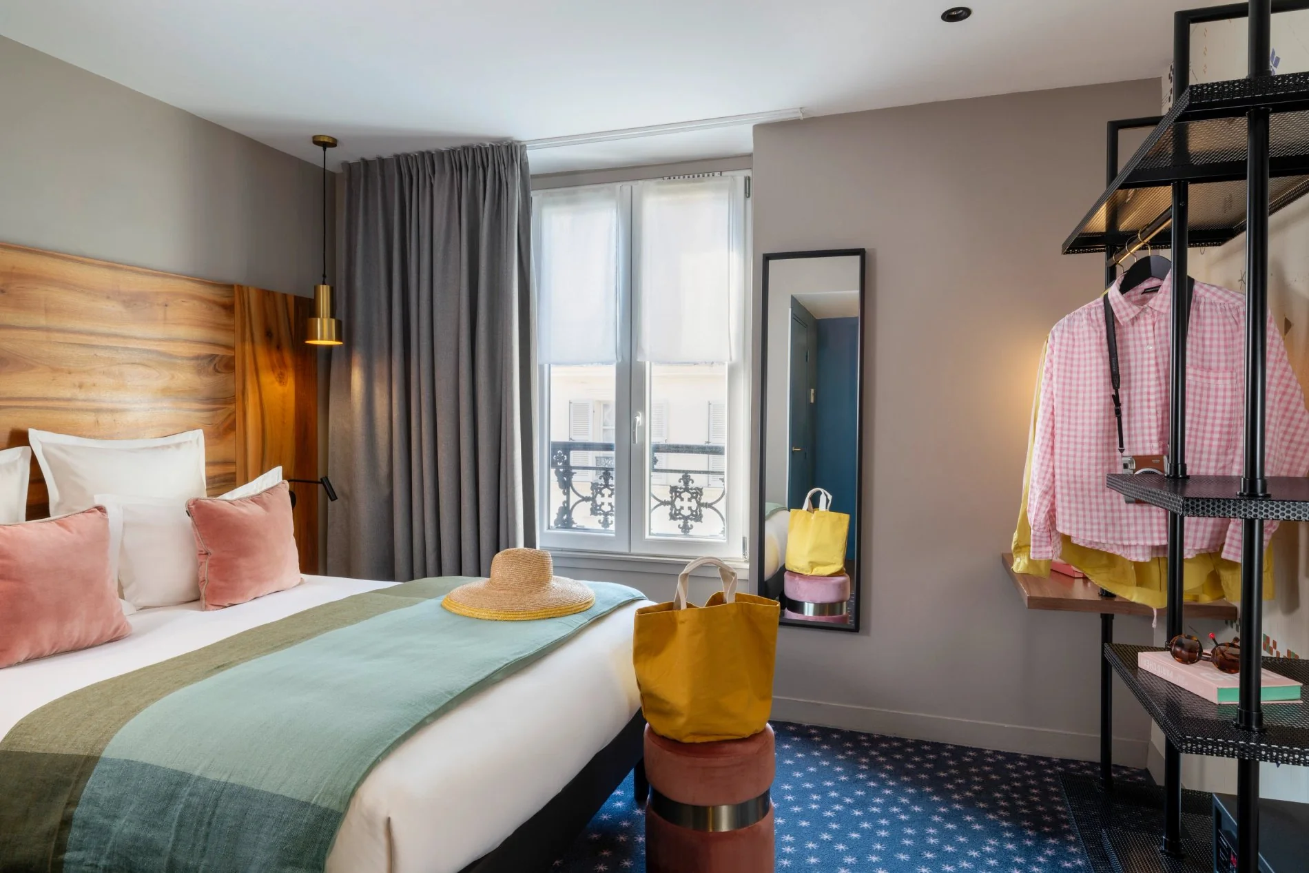 Hôtel Maxim Folies Chambre Deluxe Penderie