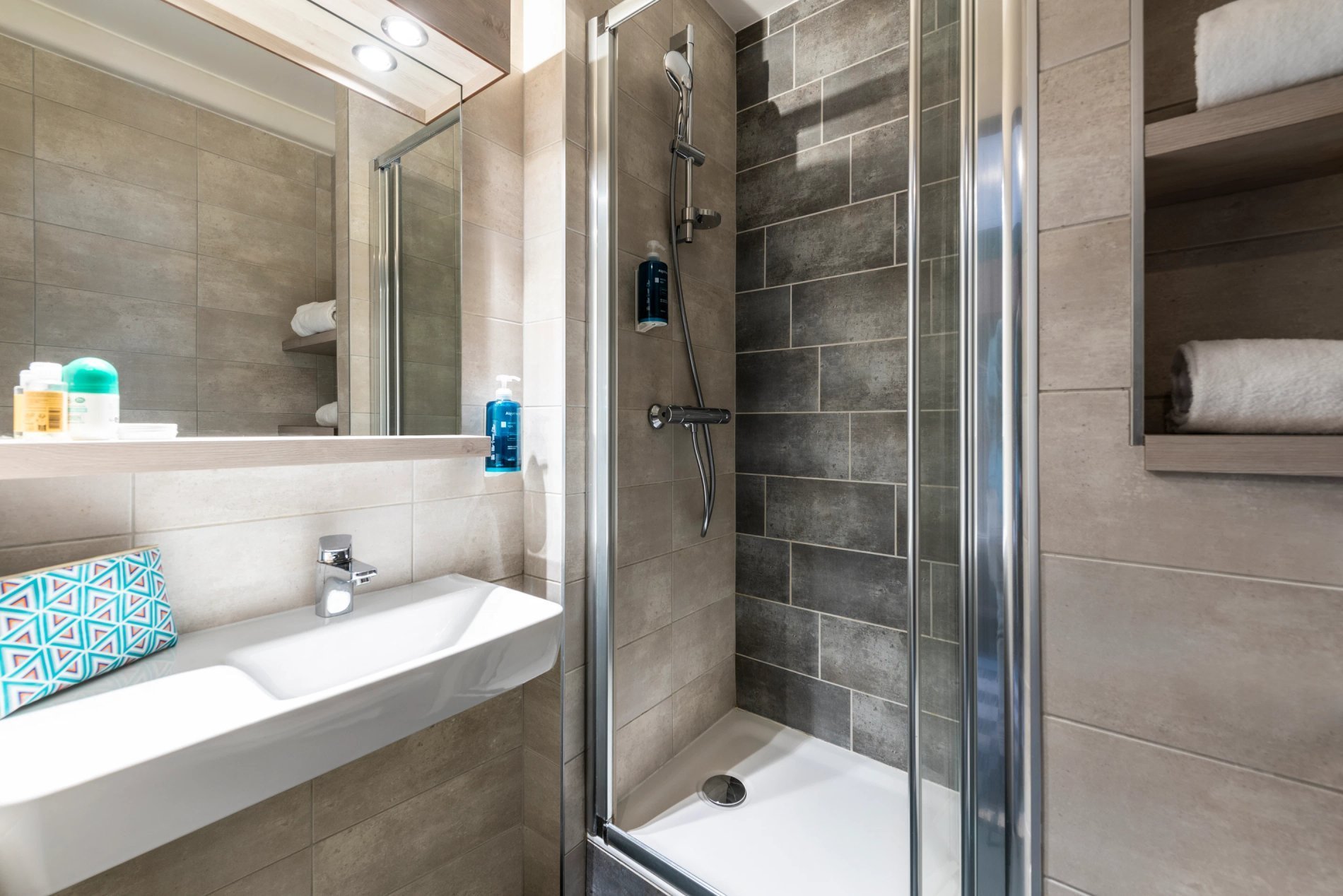 c220778f-686c-4834-9b21-60f2a28f9bbb