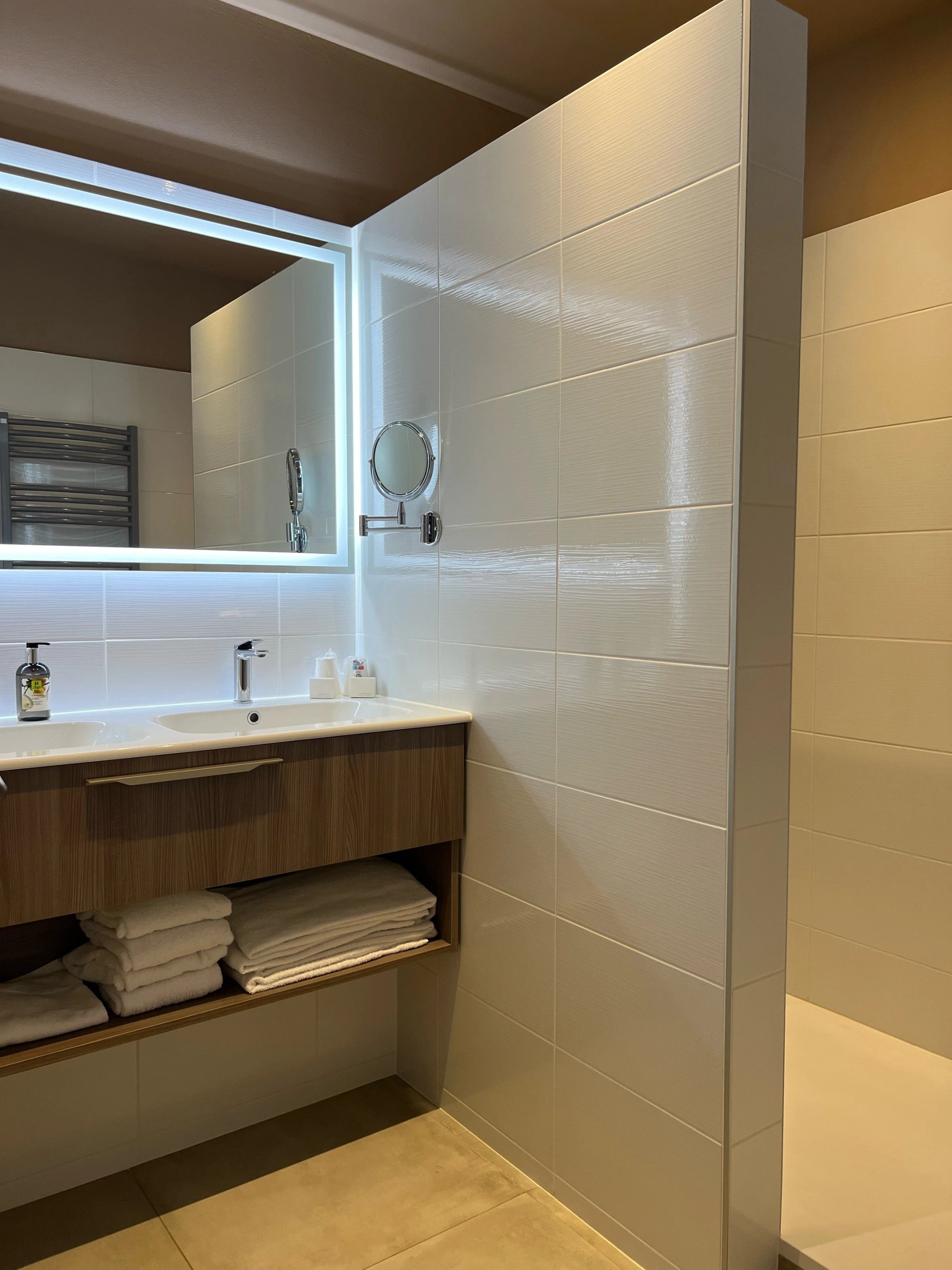 c27e0b64-d2b3-4687-b43e-07f1df6b7861