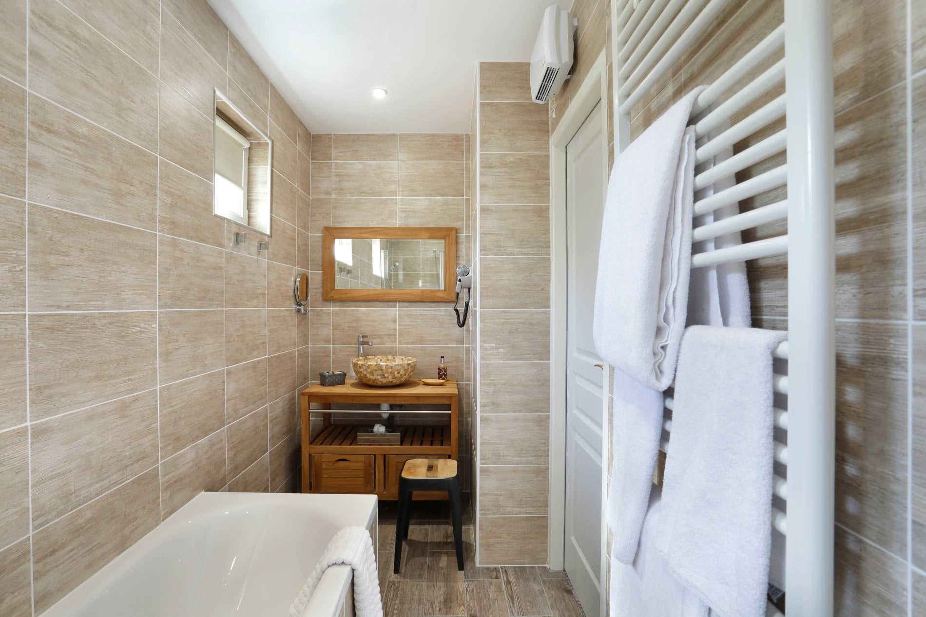 c28cbb46-9cc8-4853-906f-552a01df4c31