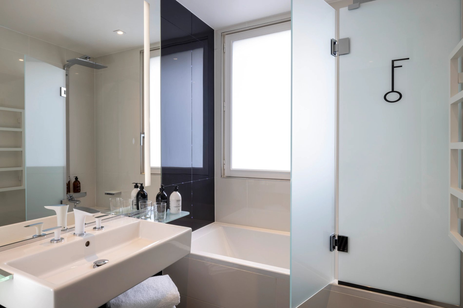 Hôtel Félicien Suite Terrasse Jacuzzi Sky Salle de bain