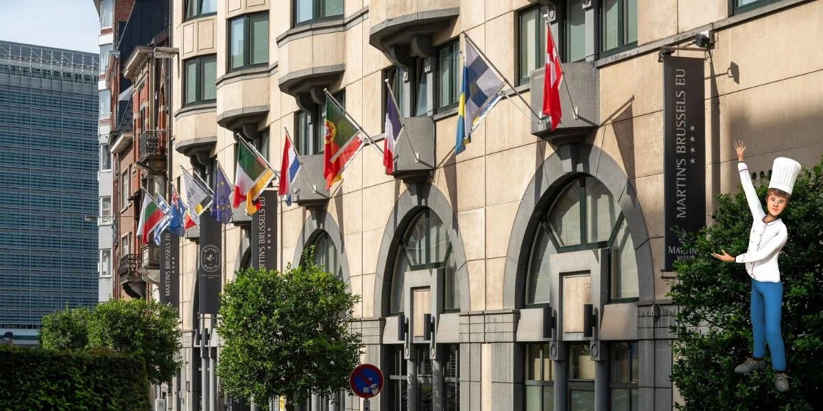 Façade de l'hôtel Martin's Brussels EU avec drapeaux internationaux