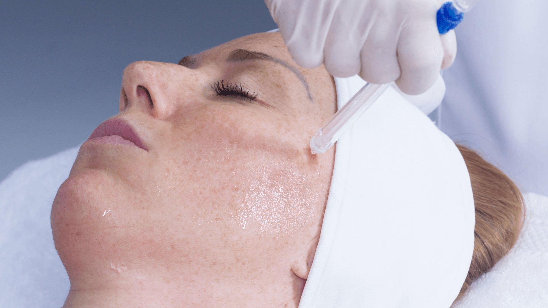 Soin esthétique ciblé au Mont Spa Les Trésoms à Annecy, pour traiter les imperfections du visage.