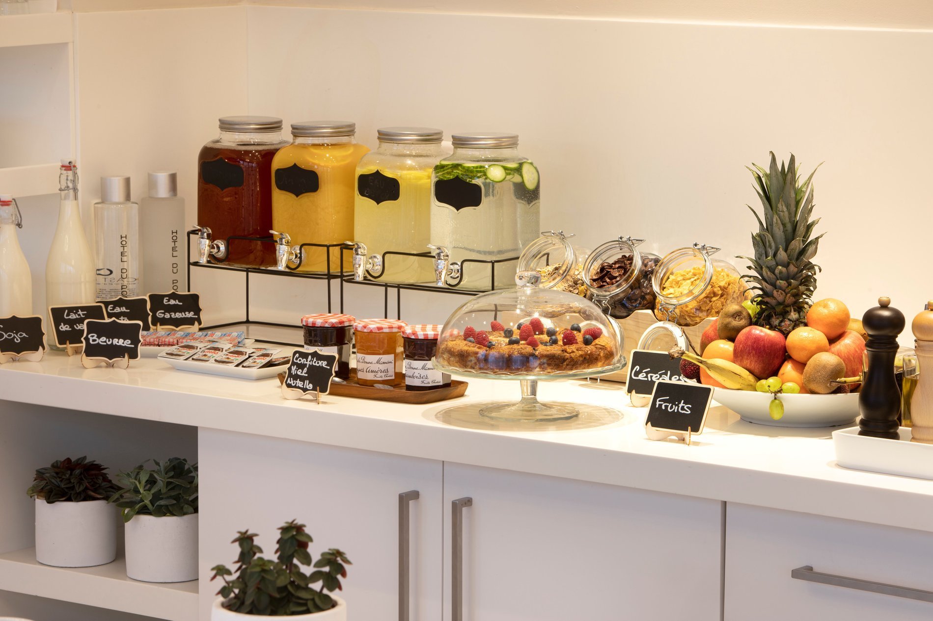 couple amour hotel du port nogent love romantique rose champagne fleurs macarons