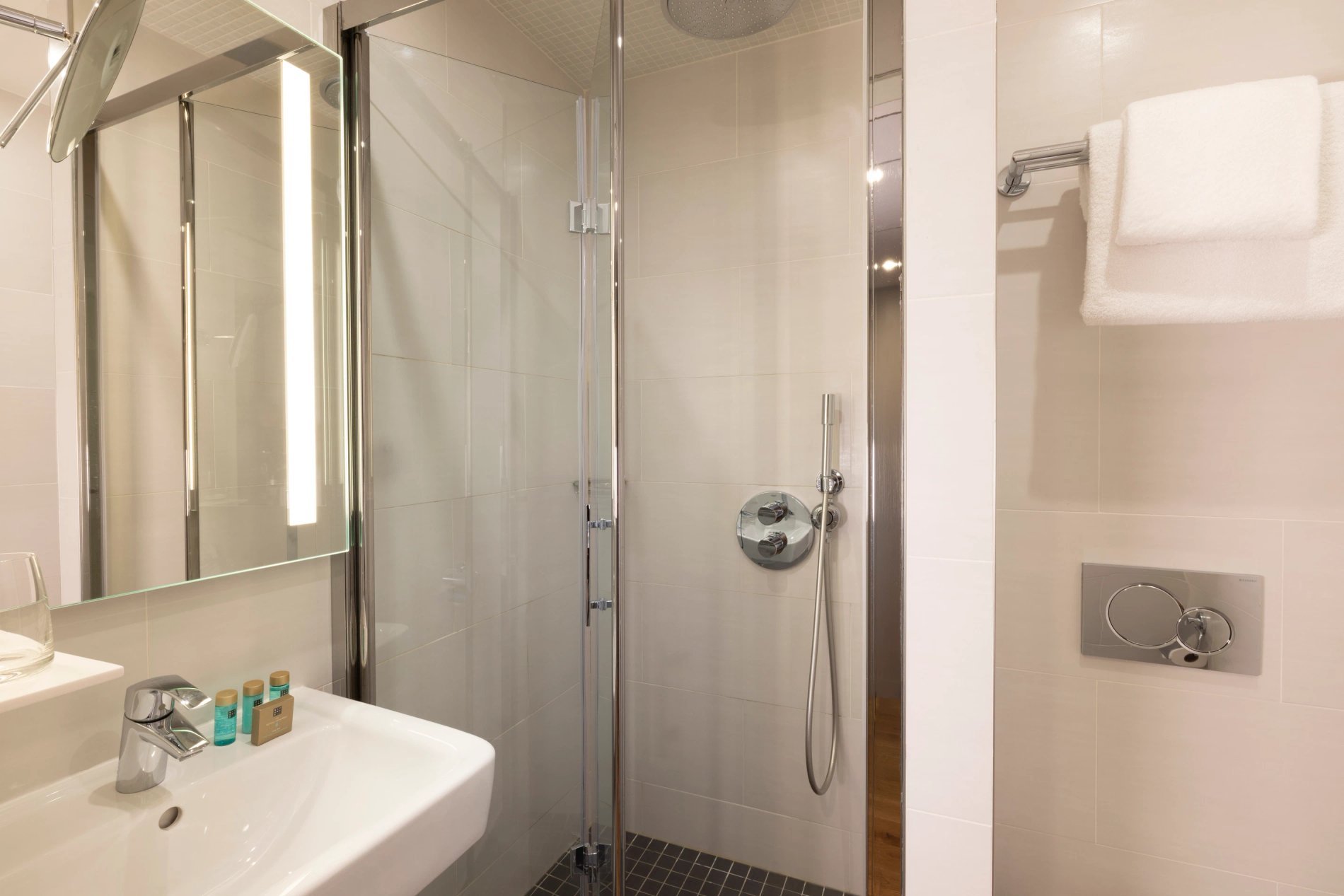 Hôtel Théorème Chambre Classique Salle de Bain Douche