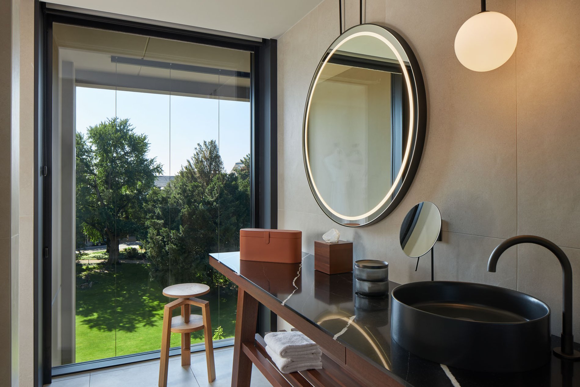 L'Esquisse Hotel & Spa Artist's workshop