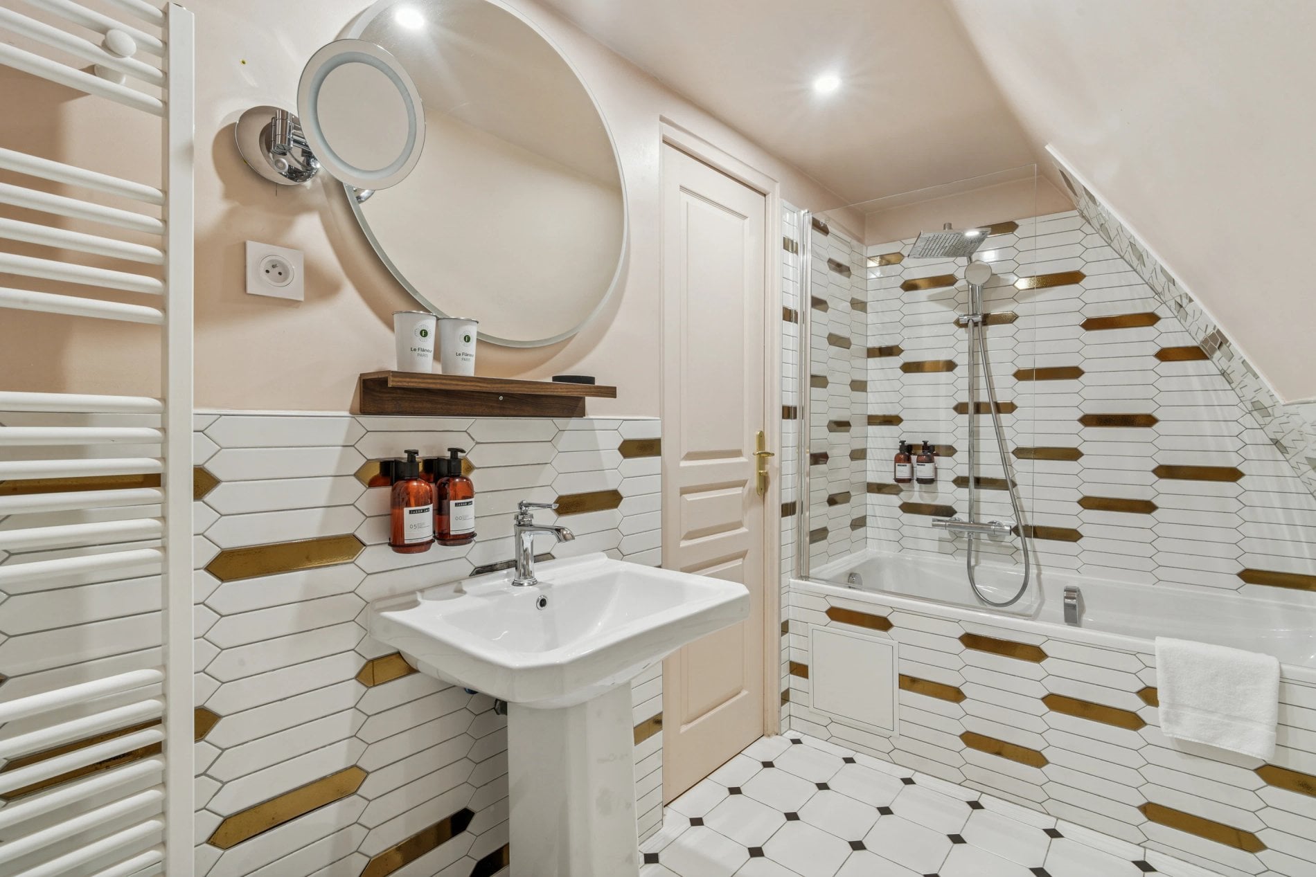 c7b11932-6254-488f-851b-847ab1adc401