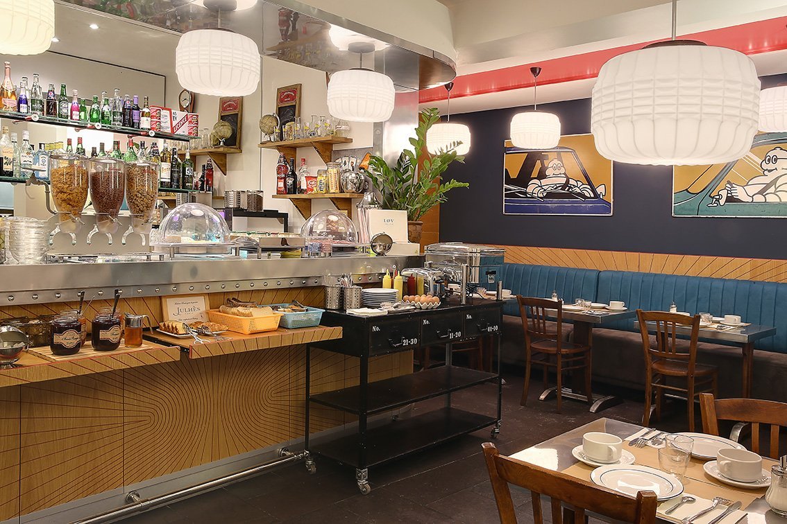 Hotel Aulivia Opéra breakfast room with buffet and cozy atmosphere