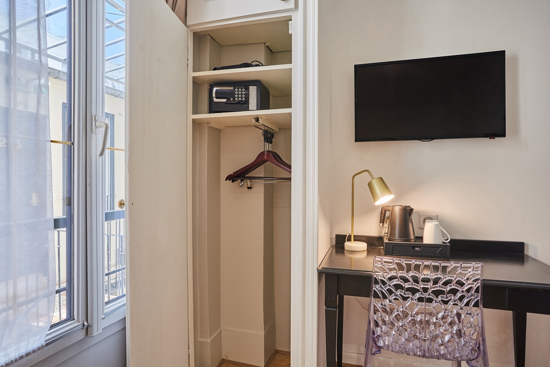 c90e0321-83bd-4ab3-b3a7-b120c616de27