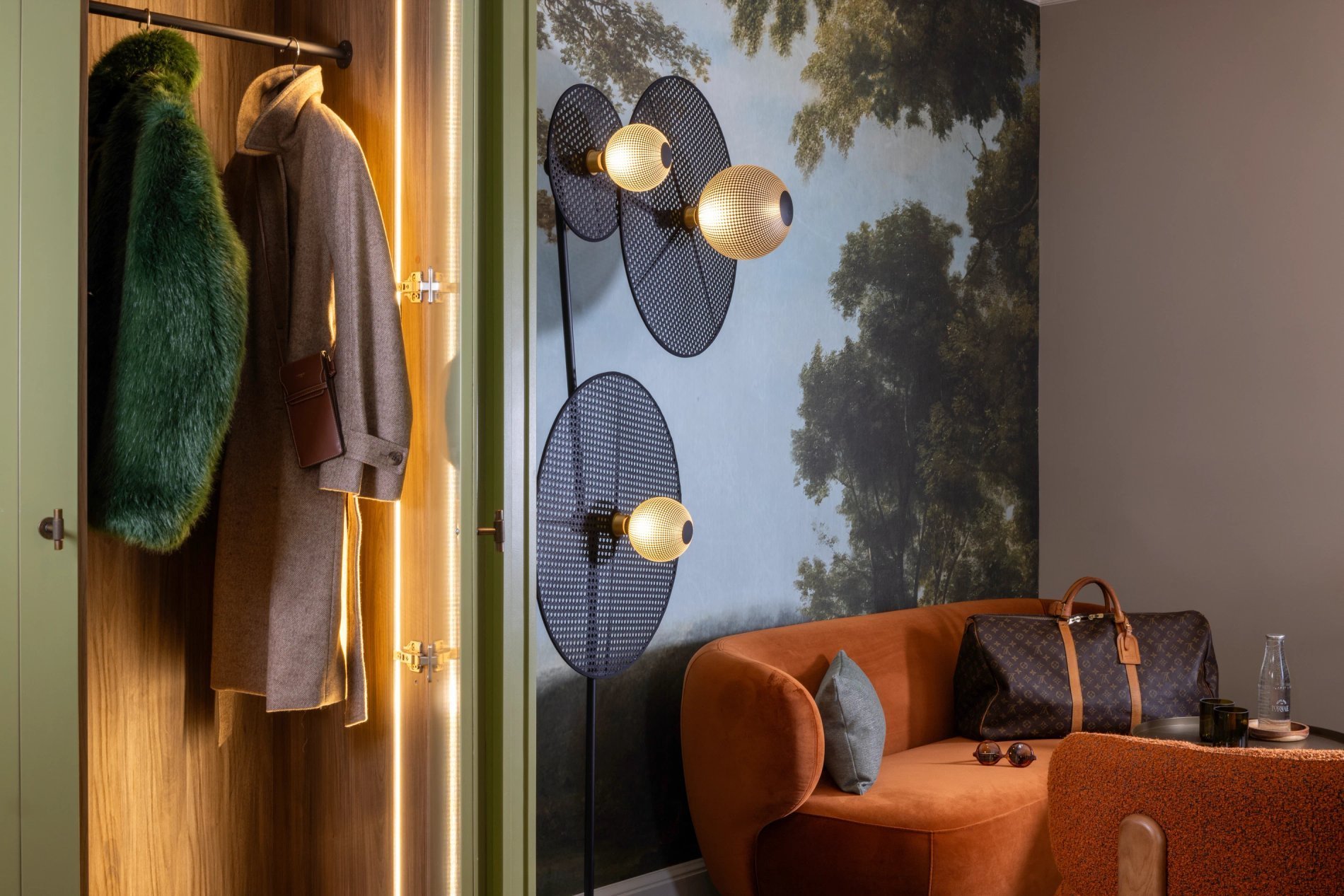 Hotel L'Ormaie Deluxe Room Closet Sofa