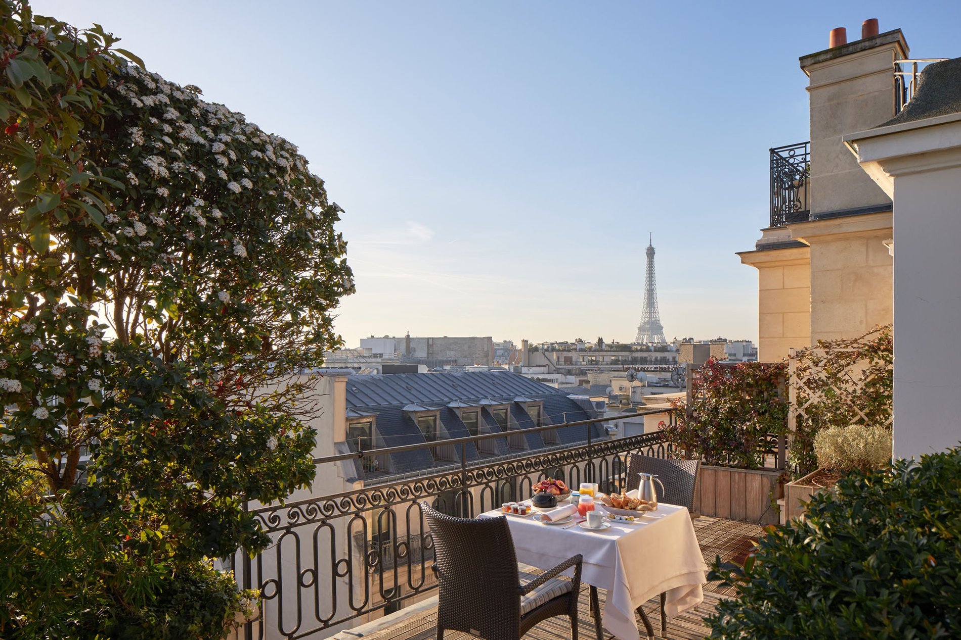 Hôtel Raphael | View of the Suite Parisienne Terrace Eiffel tower - arc de Triomphe