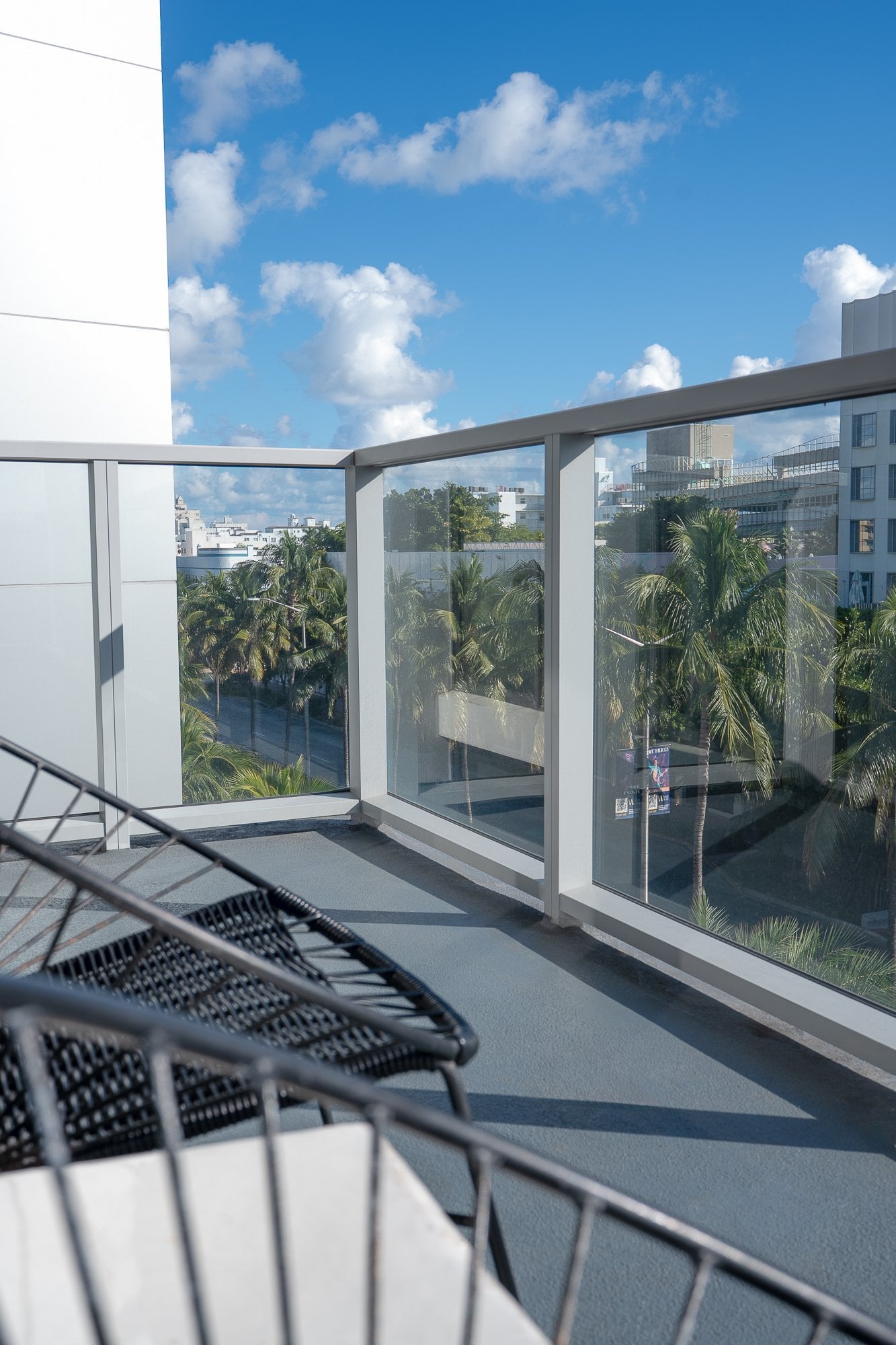 Hotel Suites Miami Beach - Prestige Corner Balcony Room - Angler's Hotel