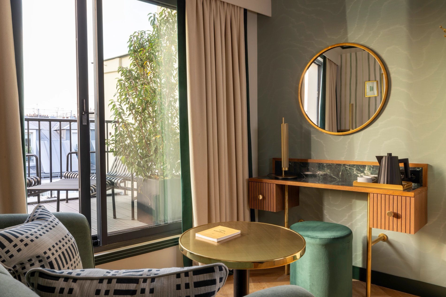 Hôtel Filigrane | Chambre Prestige Terrasse Bureau Bouilloire