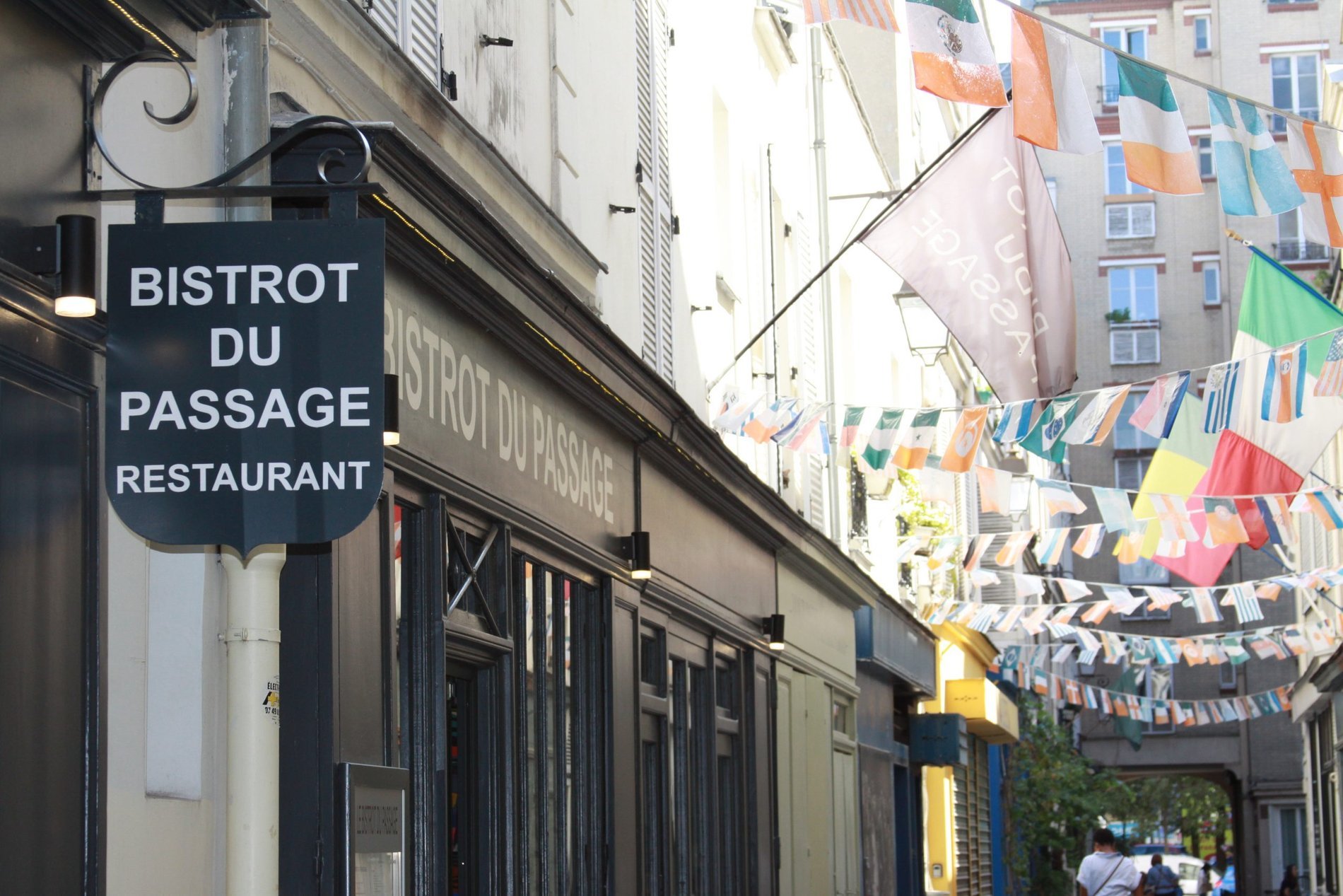 Restaurant Le Bistrot du passage à Paris avec terrasse conviviale et cuisine française à proximité de l’Hôtel Glasgow Monceau