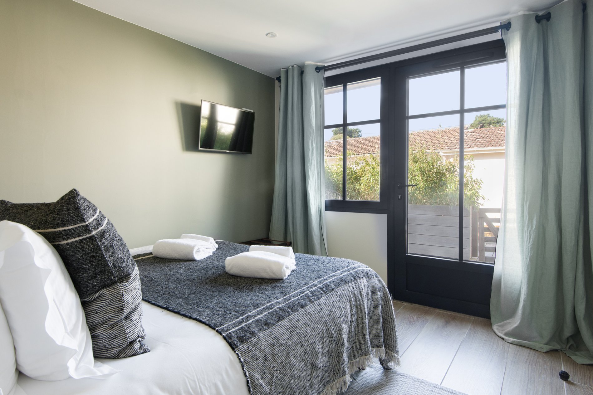 cc493c11-8185-48fd-9daf-8922255c7d37