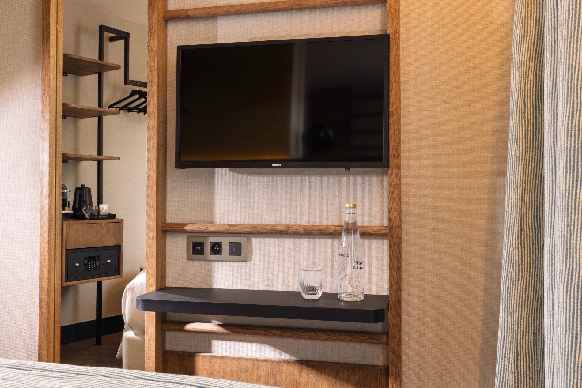 Hôtel Raspail Montparnasse Chambre Simple Bureau Tv
