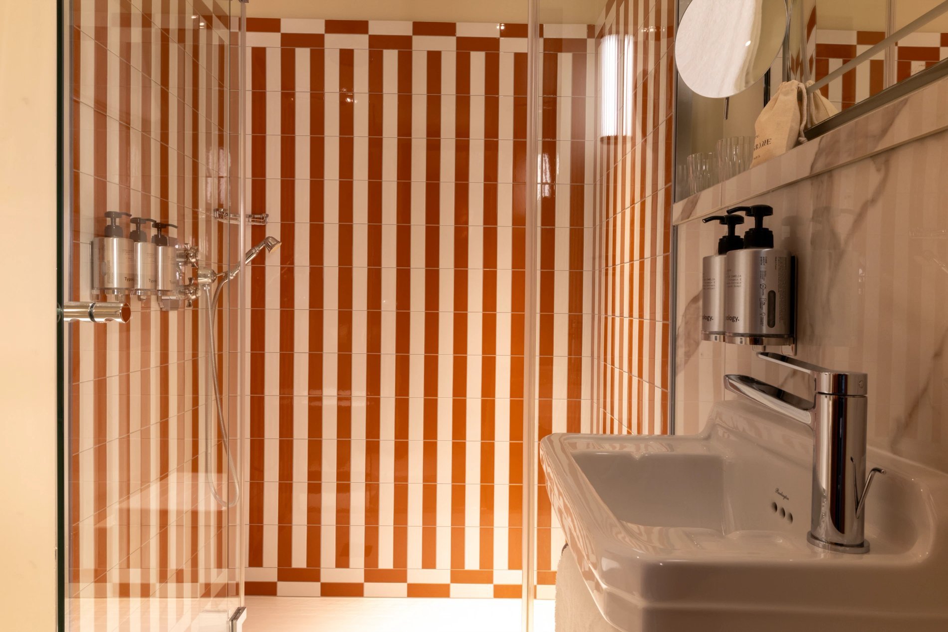 Hotel Filigrane | Superior Balcony Room Bathroom Shower