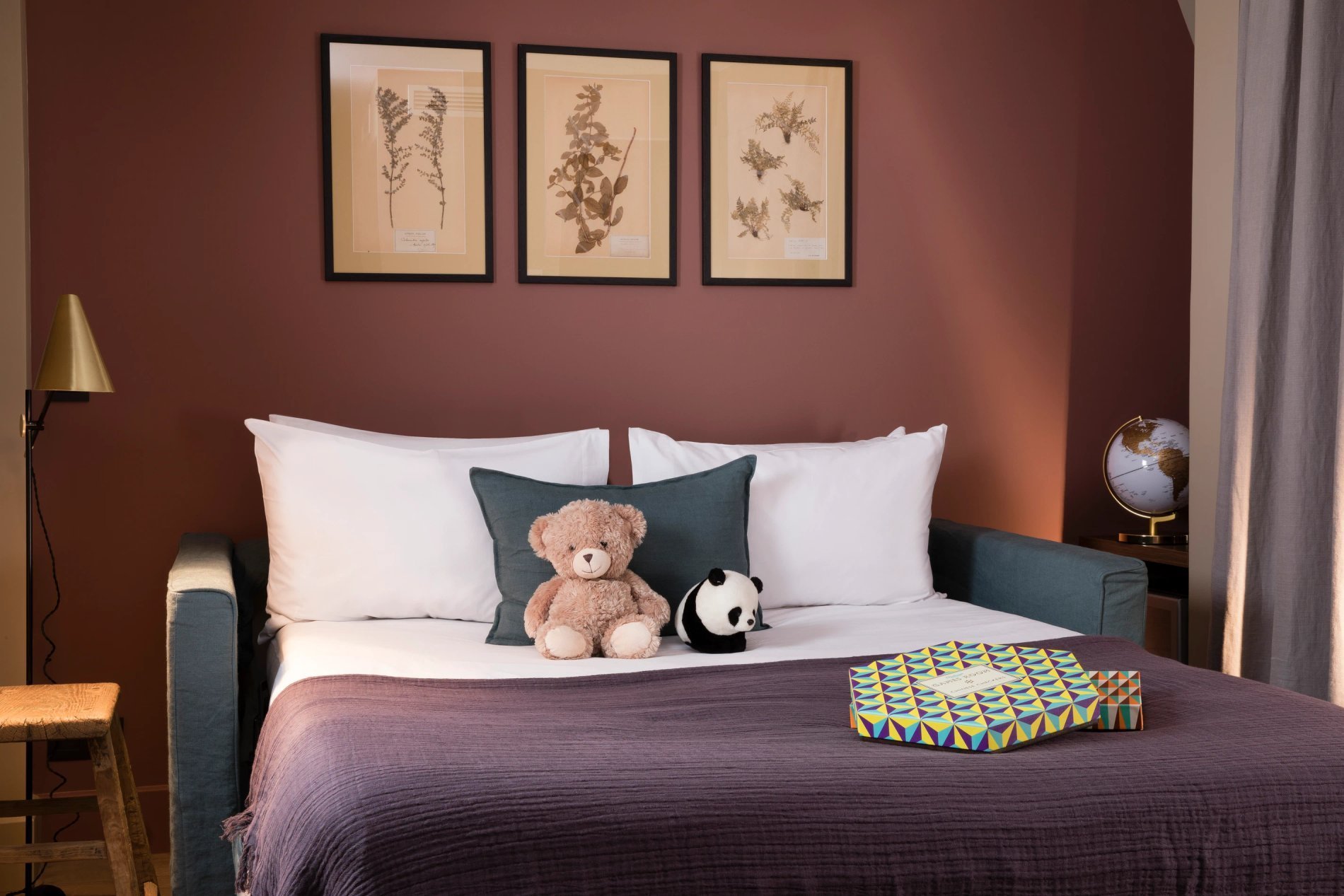 Hotel Maxim Quartier Latin Room Family Suite Living room Sofa-bed