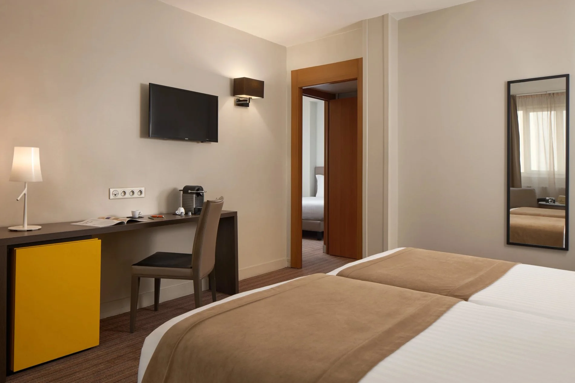 Chambre triple 2 pièces à Timhotel Opéra Blanche Fontaine