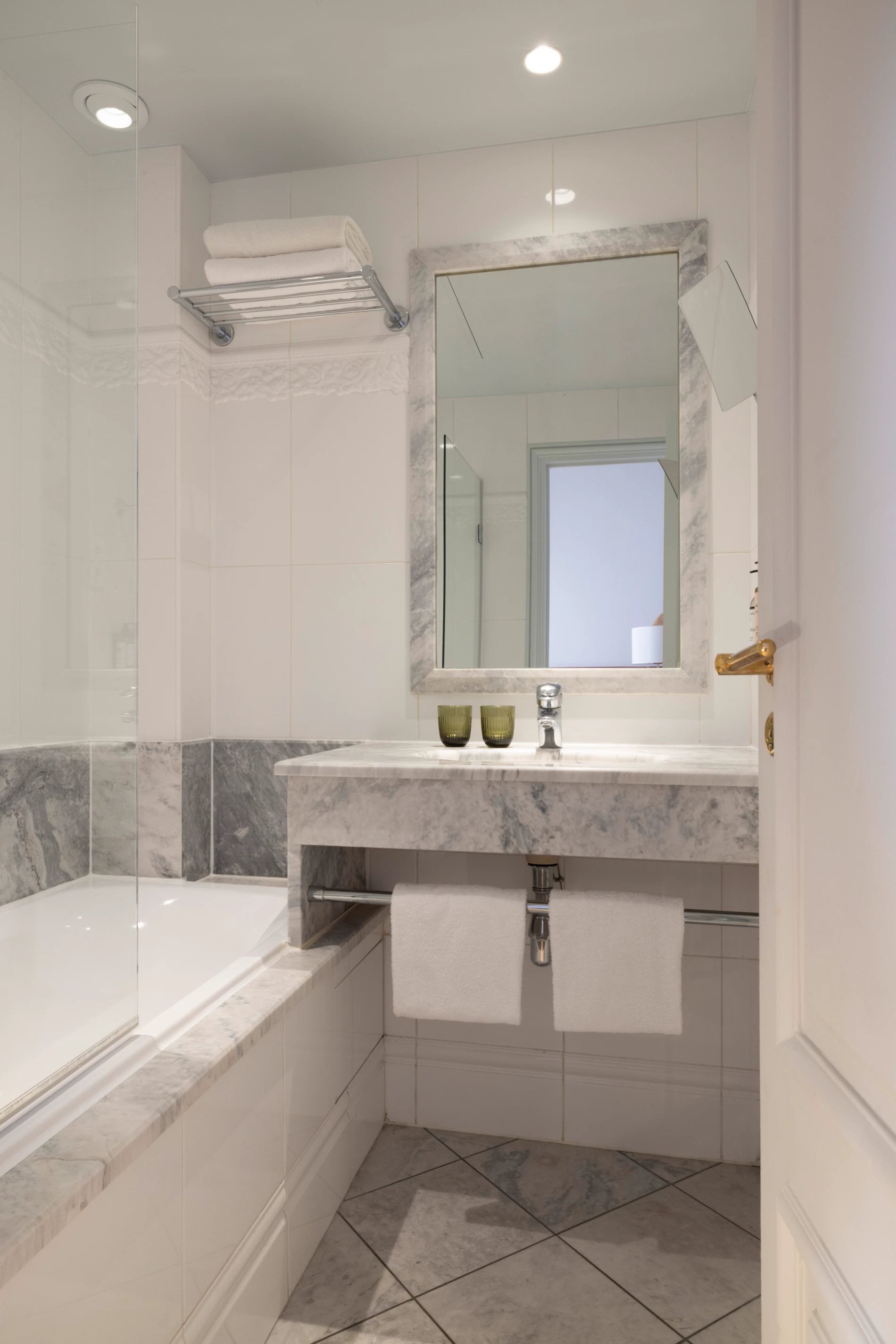 Hôtel Le Lavoisier Chambre Classique Salle de bain Baignoire