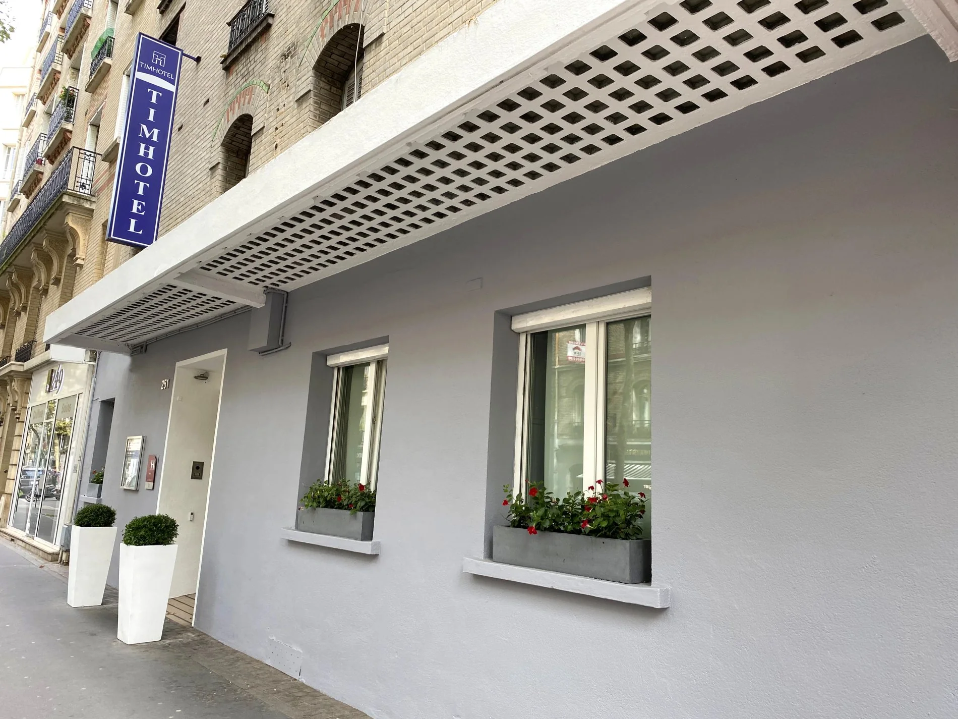 Façade du Timhotel Boulogne-Rives-de-Seine