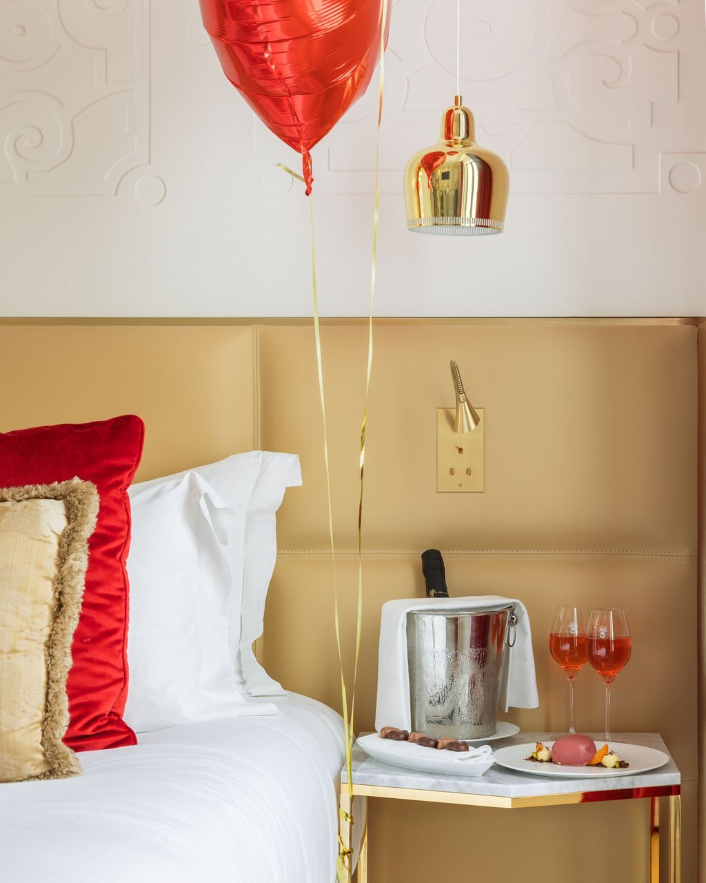 Un chambre romantique pour couple à l'hôtel Bowmann Paris.