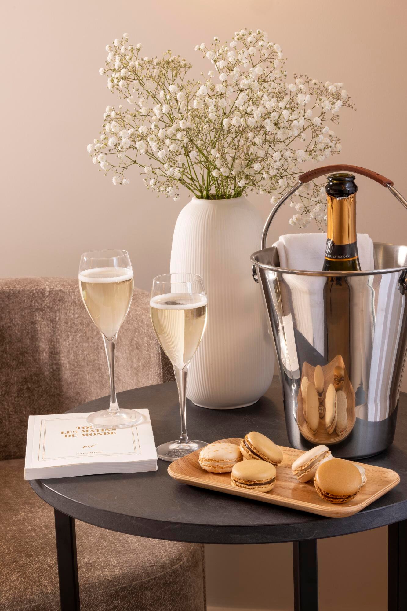 Hotel ESTÉ Package Romantic Champagne Macarons