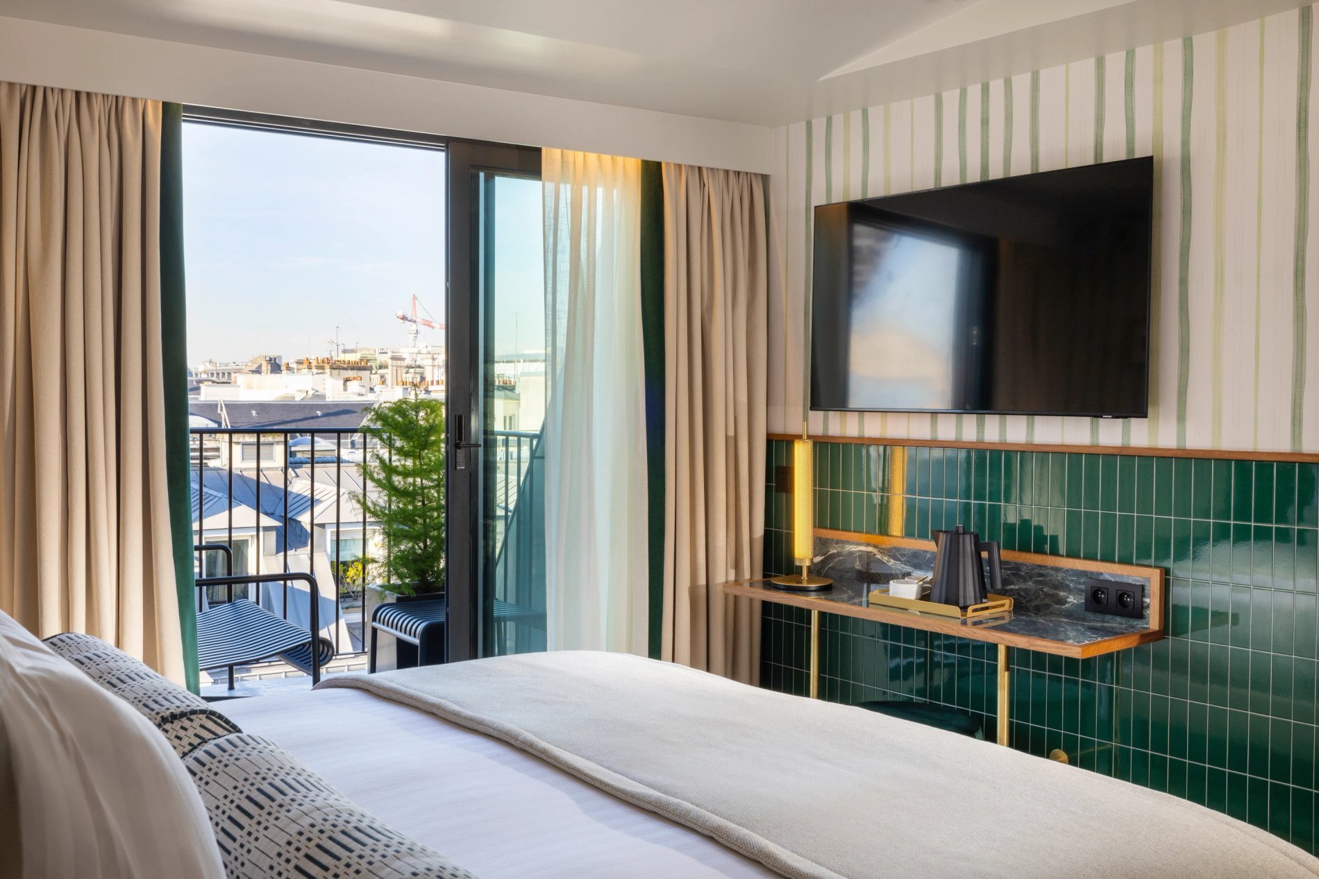Hotel Filigrane Prestige Terrace Desk Kettle TV