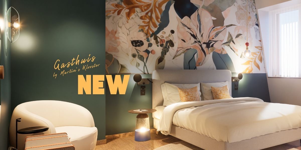 Façade de l'hôtel Martin's Klooster avec vue sur le centre historique de Louvain.