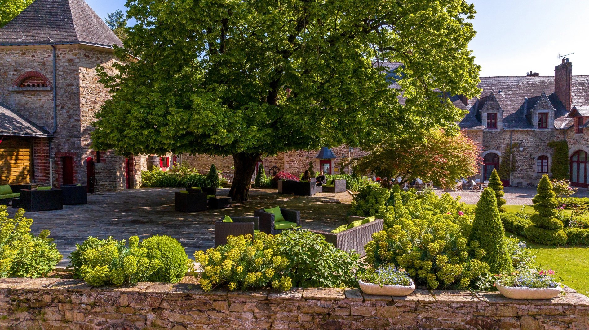 d7cb7ef5-8745-42bf-8feb-4ef843835a0c