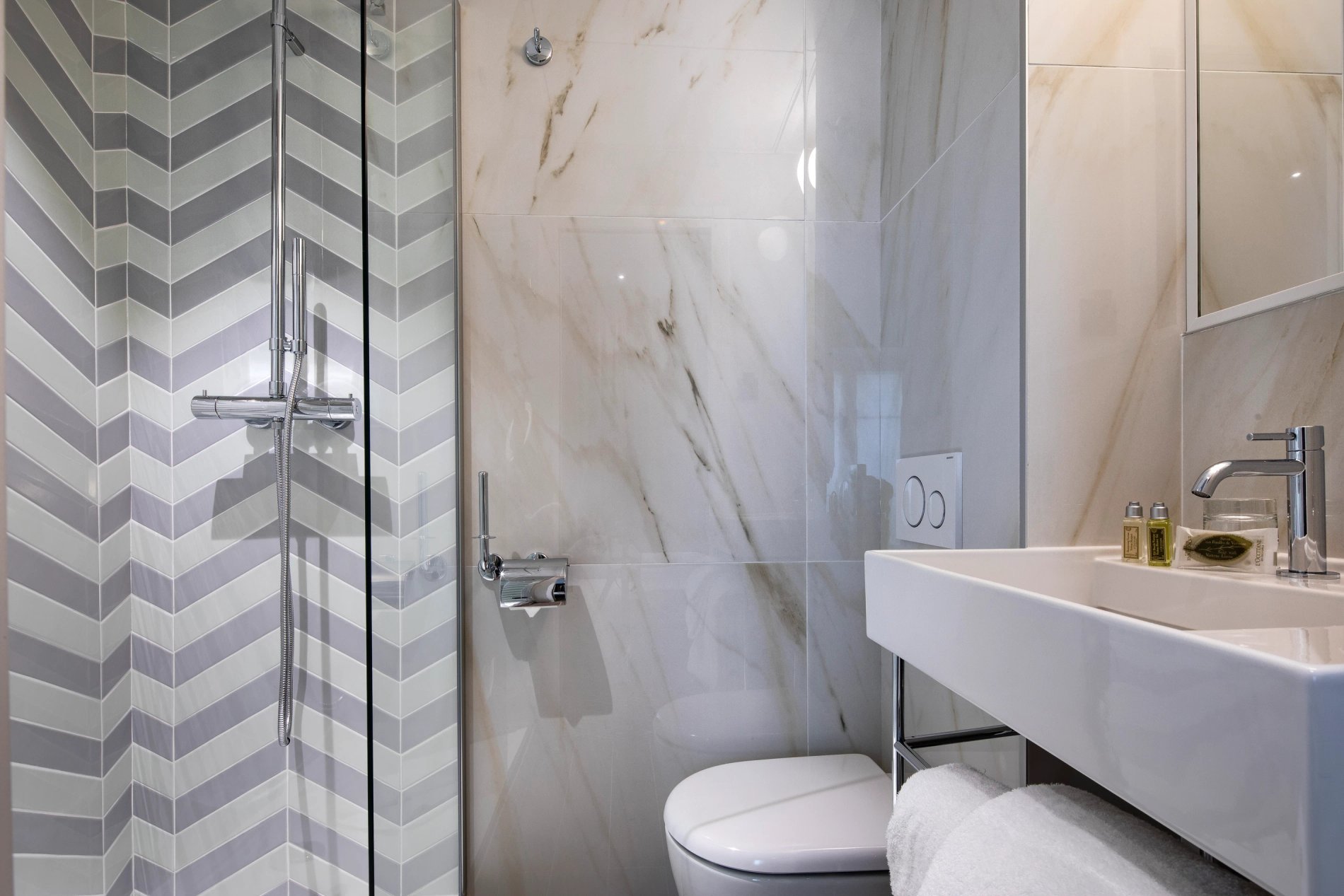 Hotel Maxim Quartier Latin Classic Room Bathroom