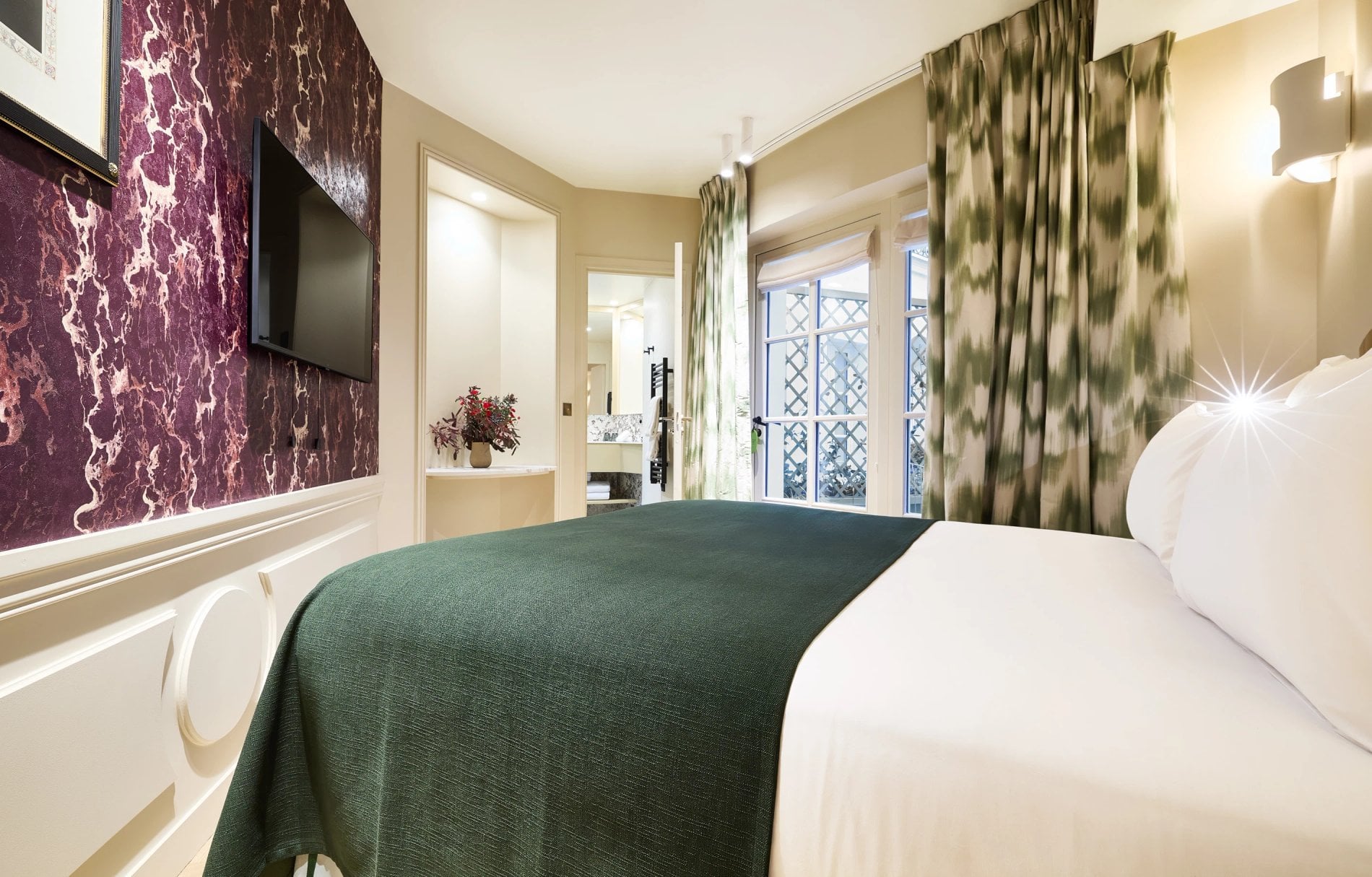 d8742b56-474b-484a-abcf-fa41fa98d1cb