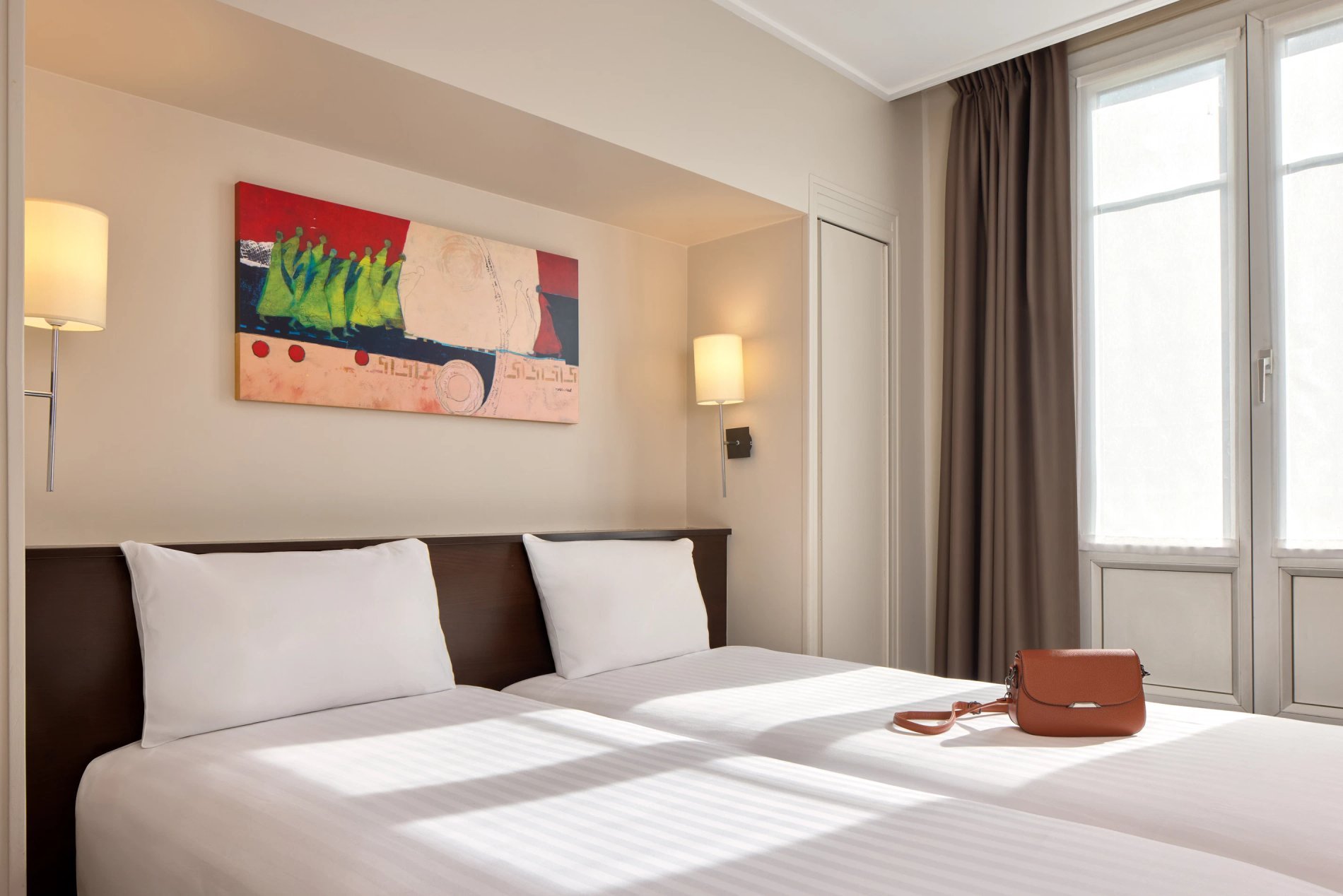 Chambre Confort Lits Jumeaux au Timhotel, avec décoration élégante